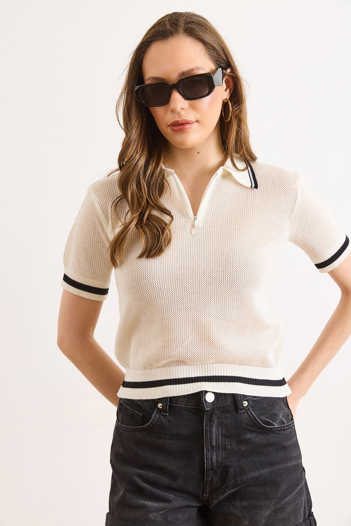 Polo Yaka Fermuarlı Ajurlu Crop Triko Bluz Ekru