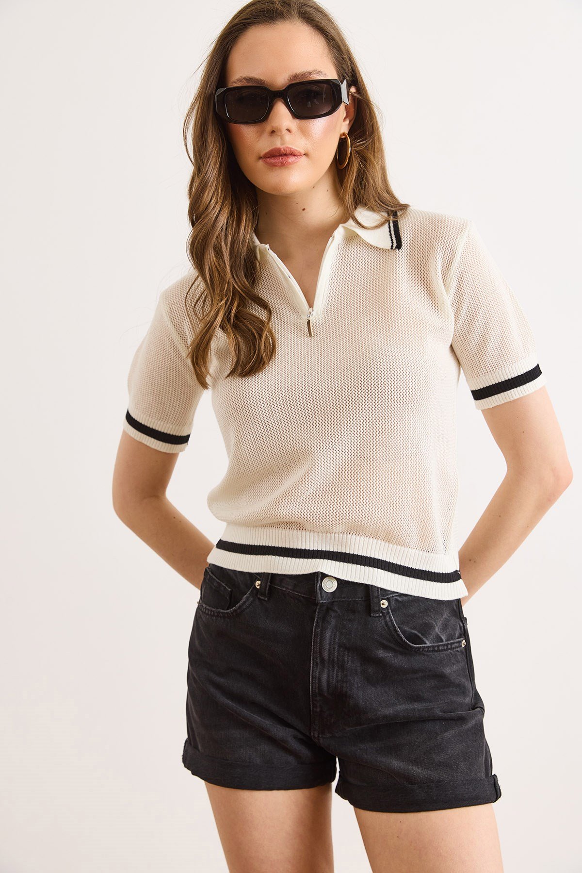 Polo Yaka Fermuarlı Ajurlu Crop Triko Bluz Ekru