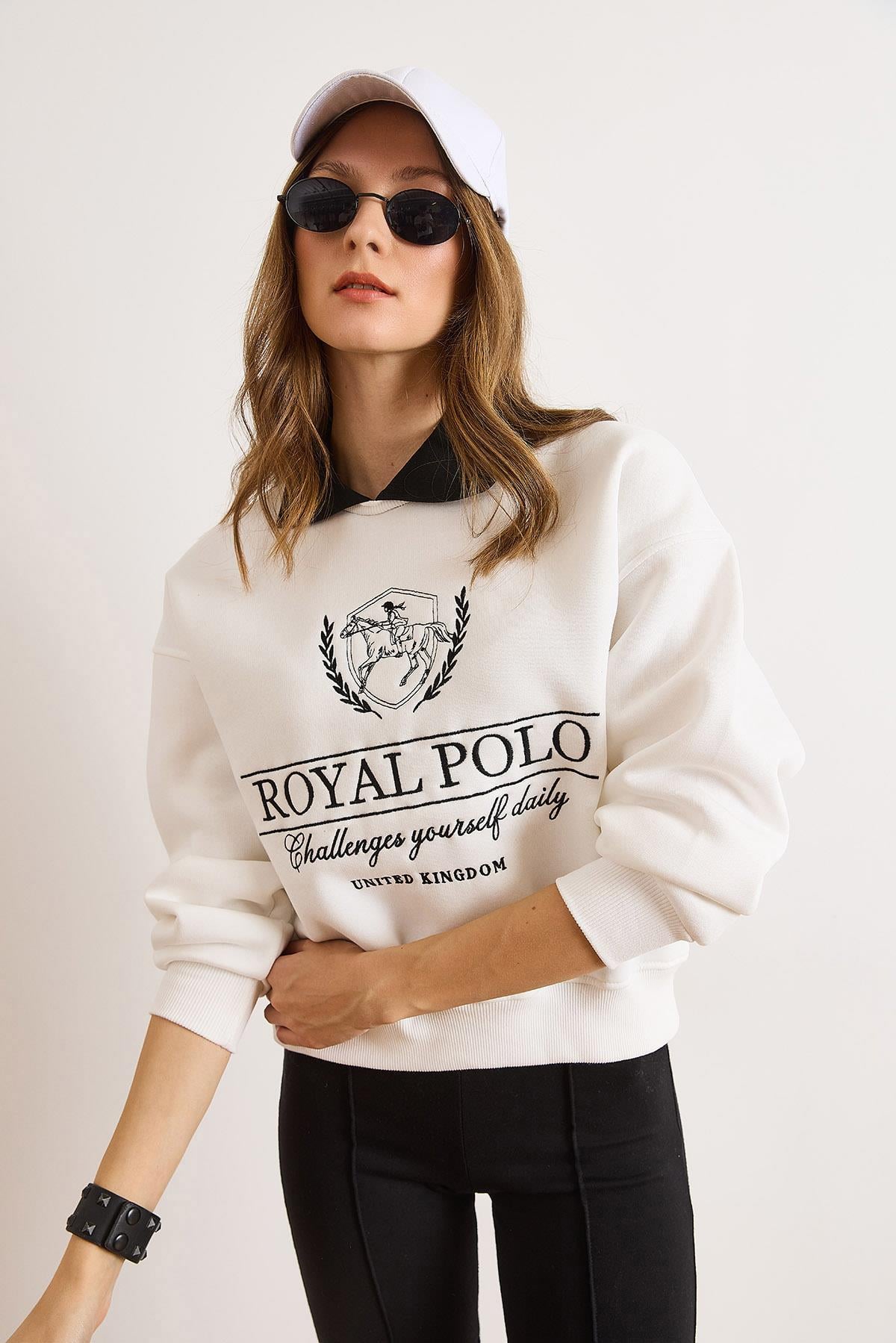 Polo Yaka Nakışlı Şardonlu Sweatshirt Beyaz