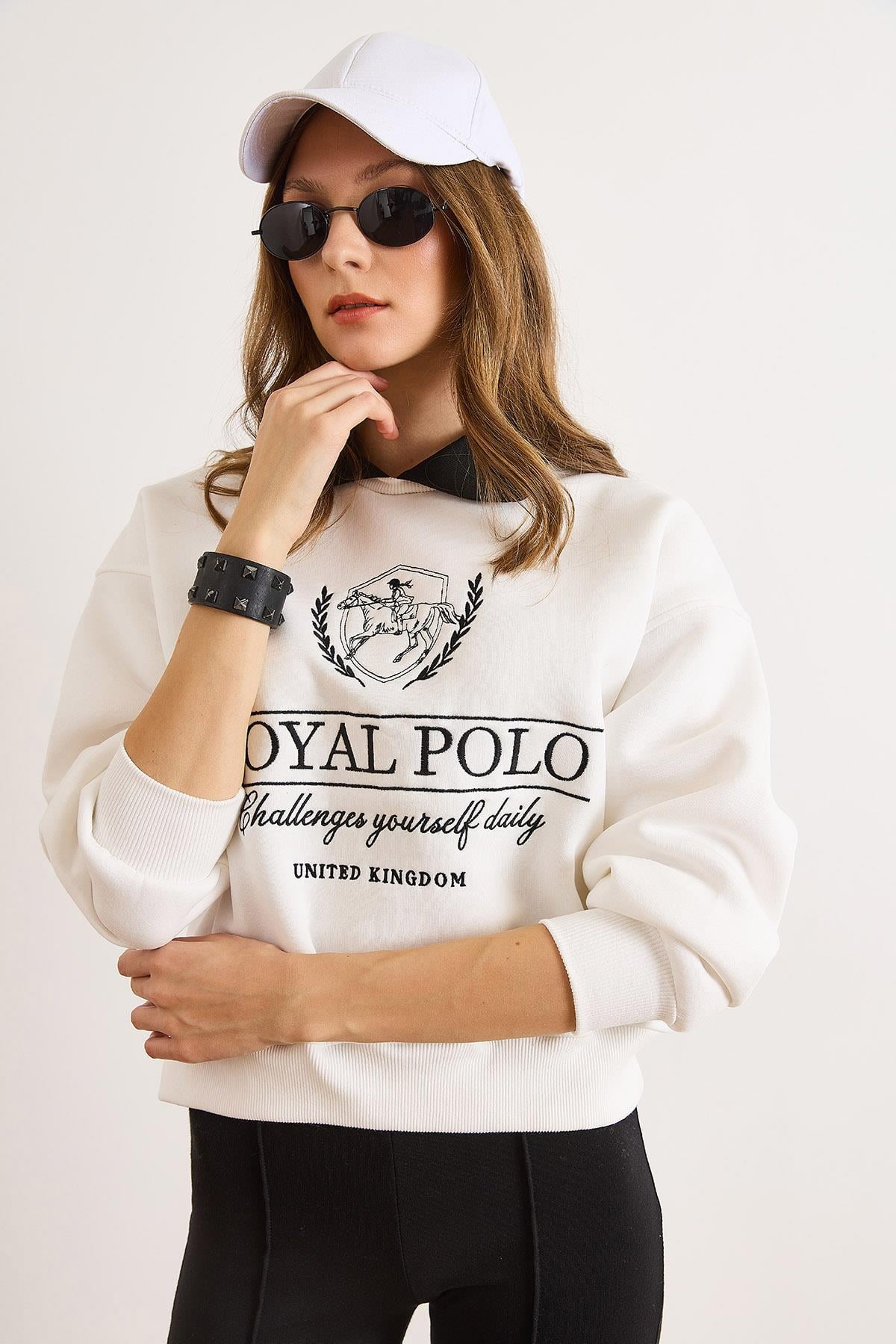 Polo Yaka Nakışlı Şardonlu Sweatshirt Beyaz
