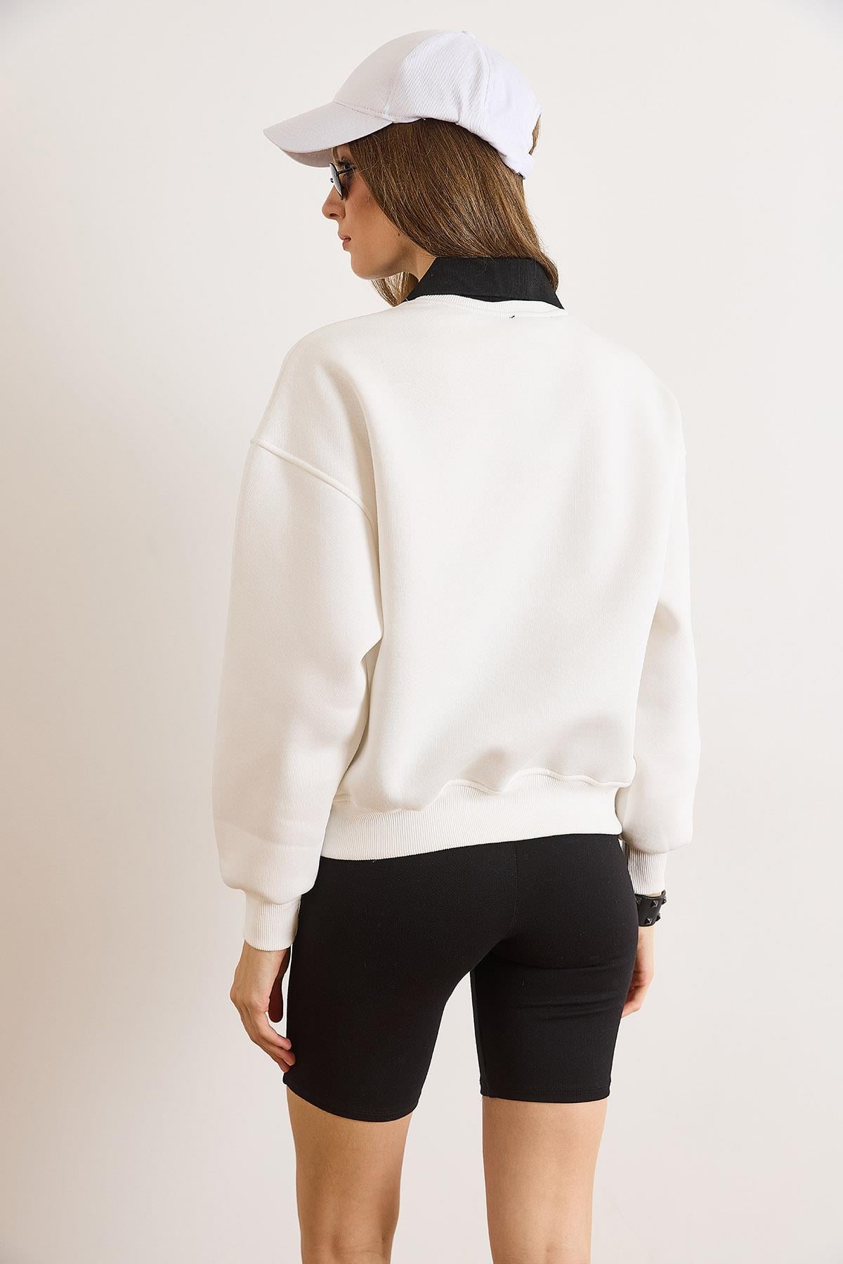 Polo Yaka Nakışlı Şardonlu Sweatshirt Beyaz