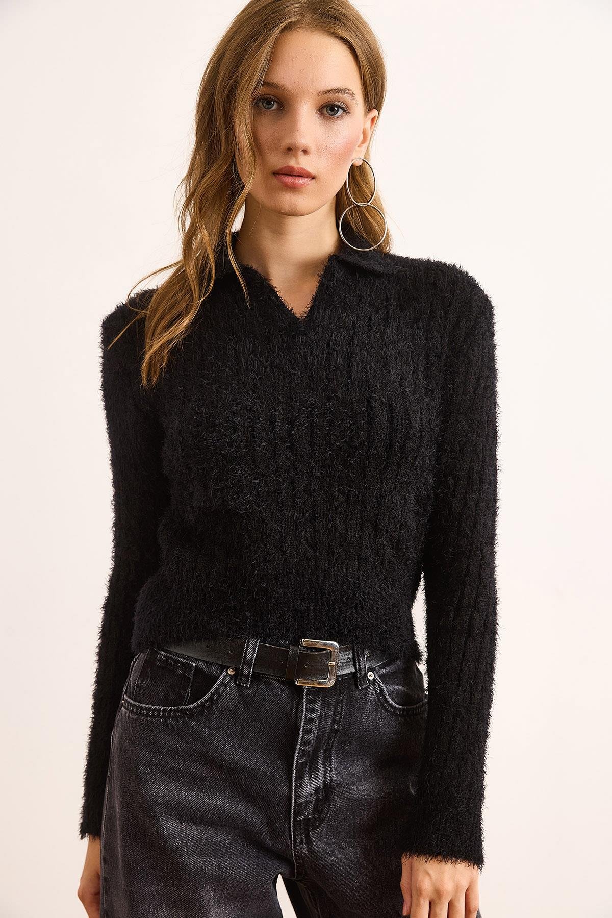 Polo Yaka Saç Örgülü Crop Sakal Bluz Siyah
