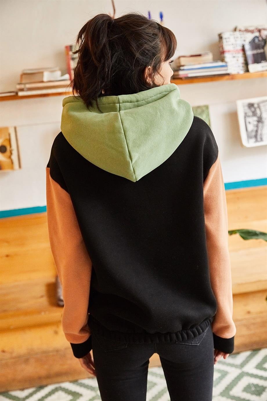 Renk Bloklu İçi Polarlı Sweatshirt Siyah