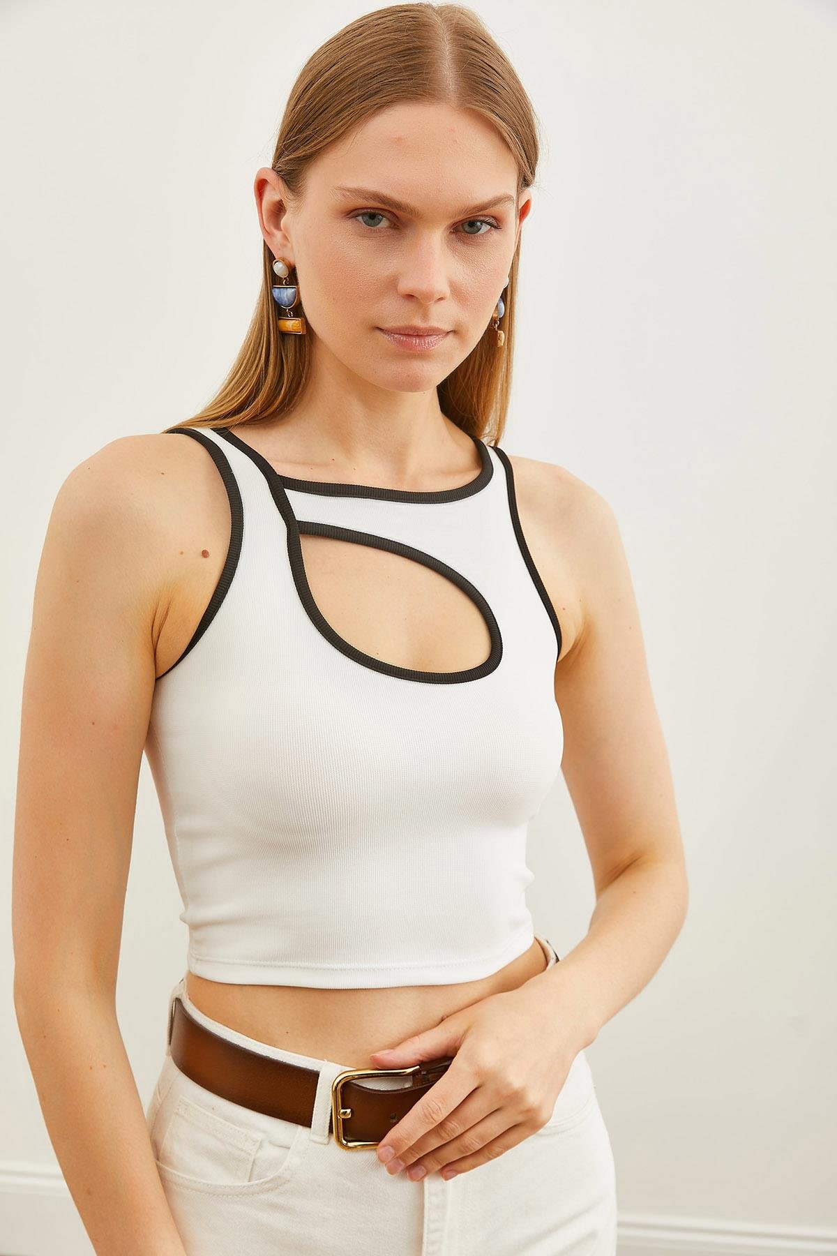 Roba Detaylı İnce Fitilli Crop Bluz Beyaz