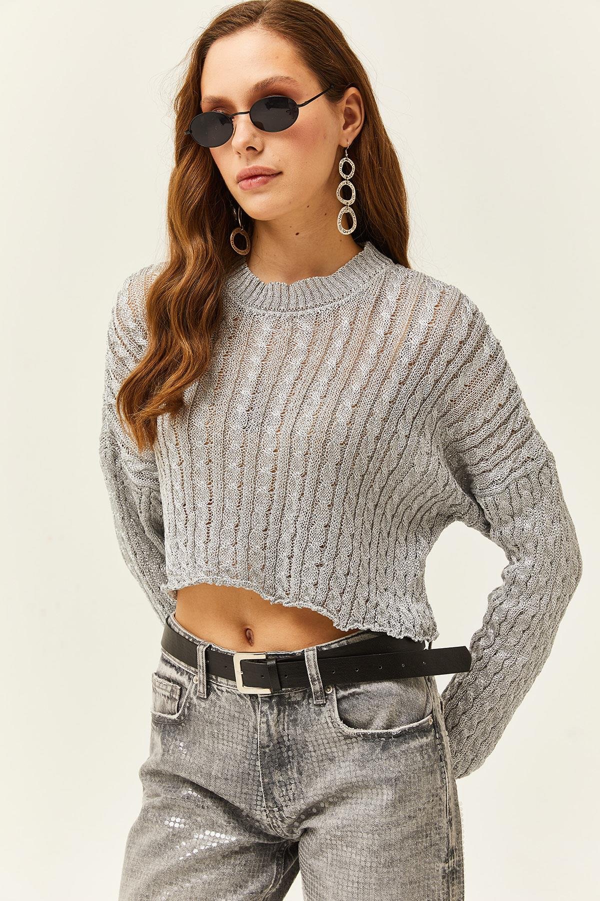 Saç Örgülü Simli Dökümlü Crop Triko Bluz Gri
