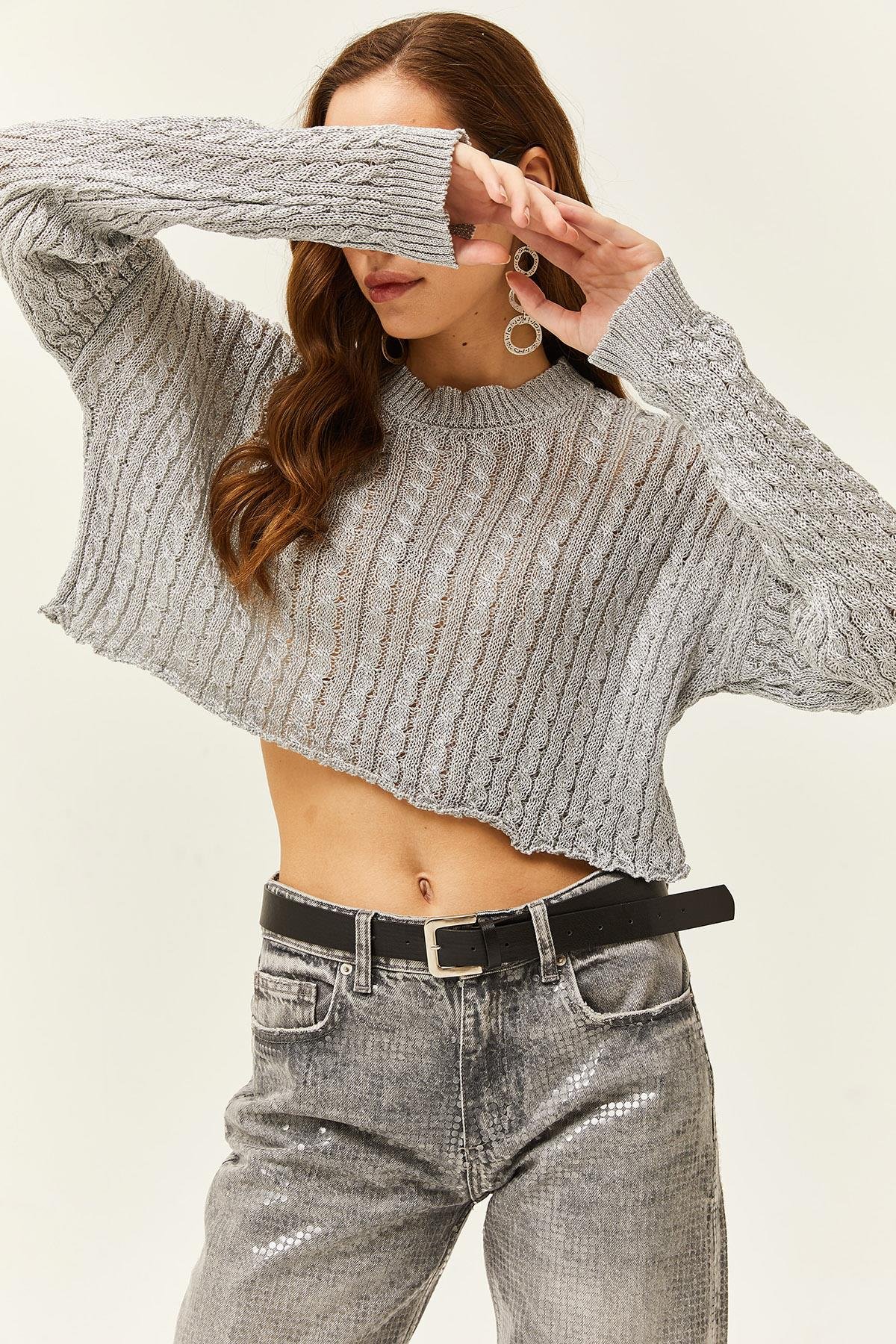 Saç Örgülü Simli Dökümlü Crop Triko Bluz Gri