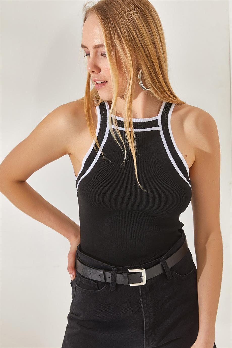 Şeritli Halter Yaka Crop Triko Bluz Siyah