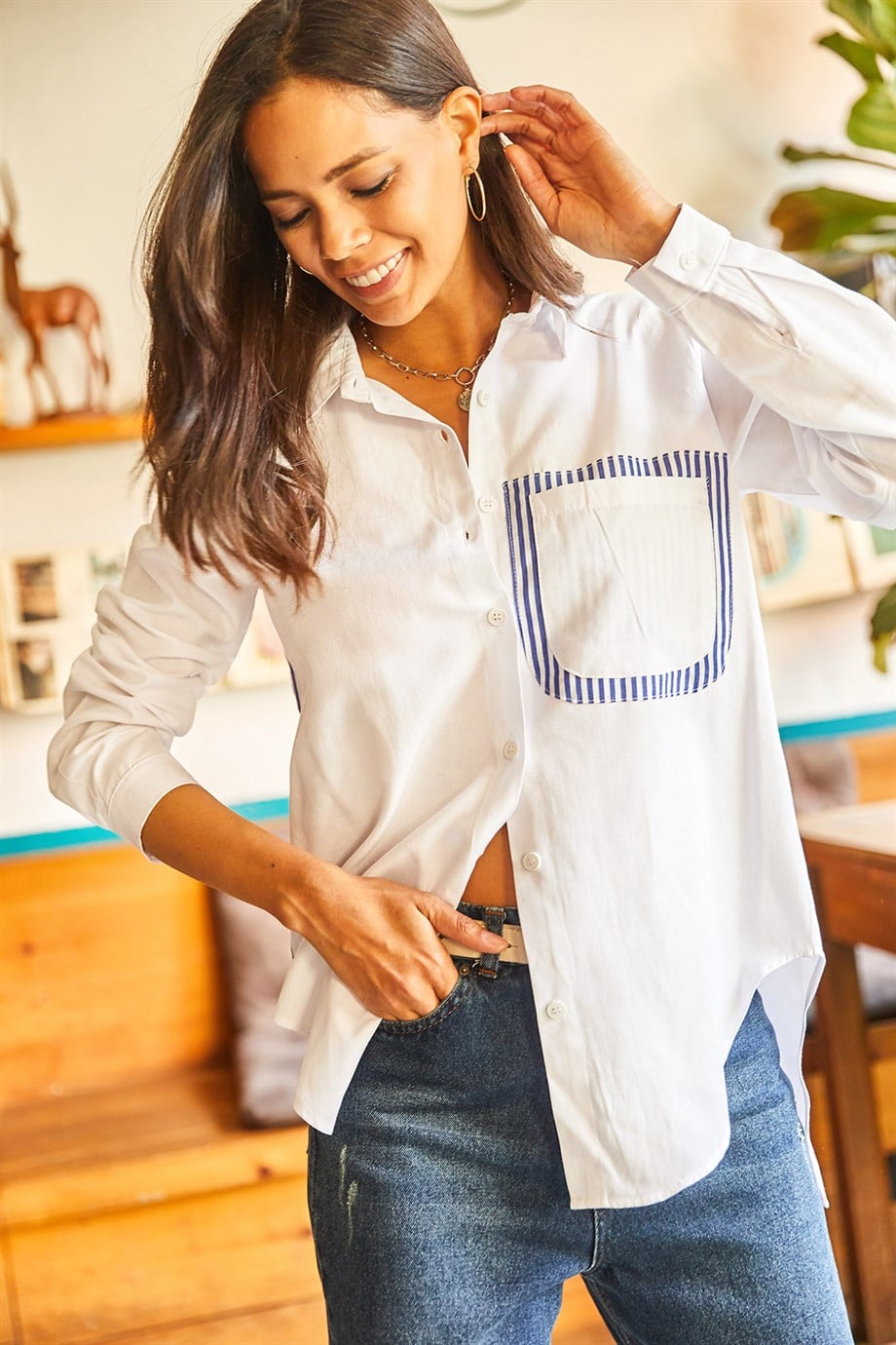 Sırtı Cut Out Detaylı Sambre Oversize Gömlek Mavi Beyaz