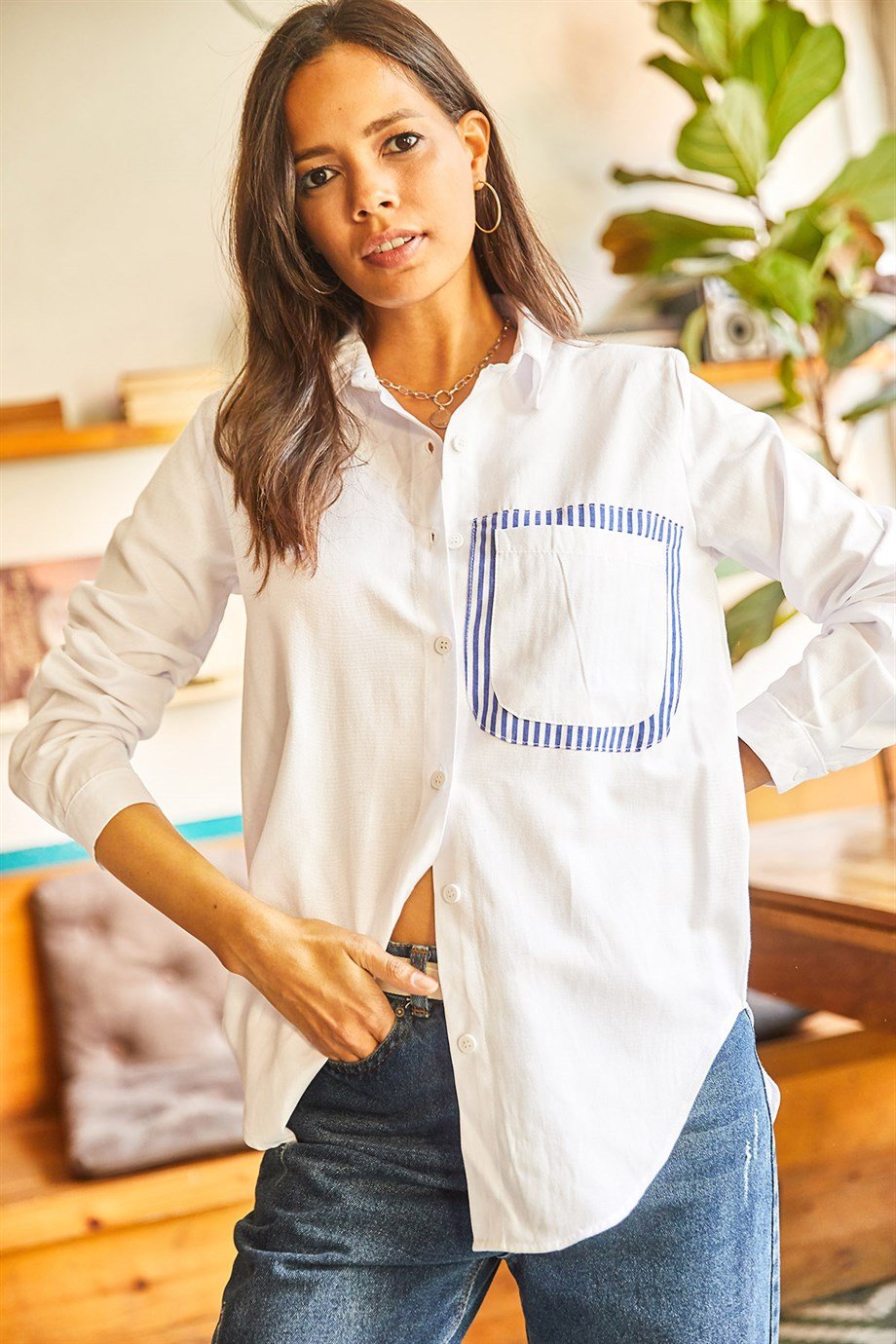 Sırtı Cut Out Detaylı Sambre Oversize Gömlek Mavi Beyaz