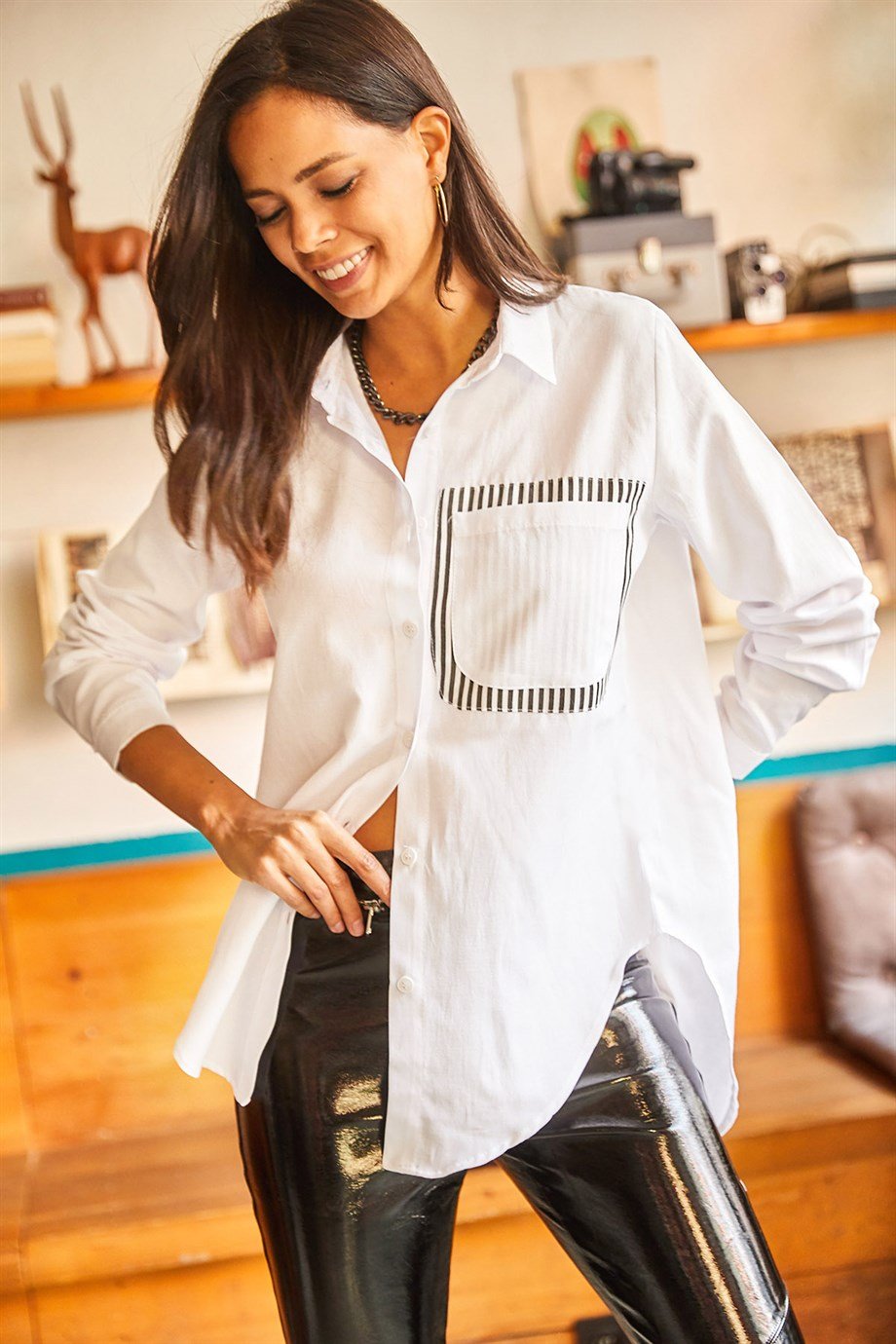 Sırtı Cut Out Detaylı Sambre Oversize Gömlek Siyah Beyaz