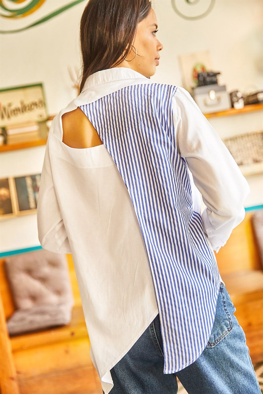 Sırtı Cut Out Detaylı Sambre Oversize Gömlek Mavi Beyaz
