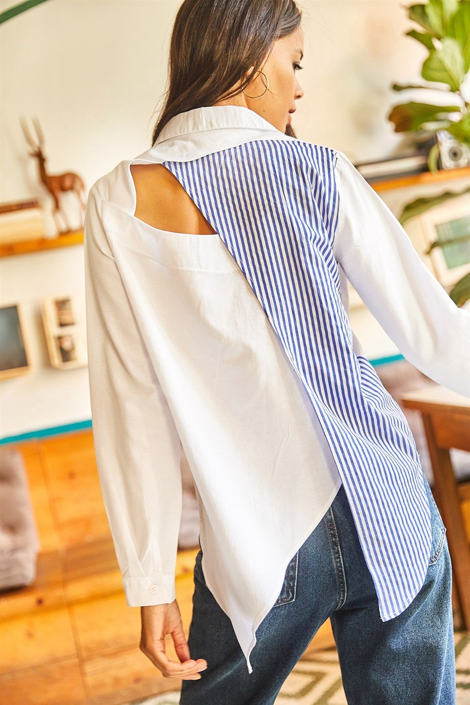 Sırtı Cut Out Detaylı Sambre Oversize Gömlek Mavi Beyaz