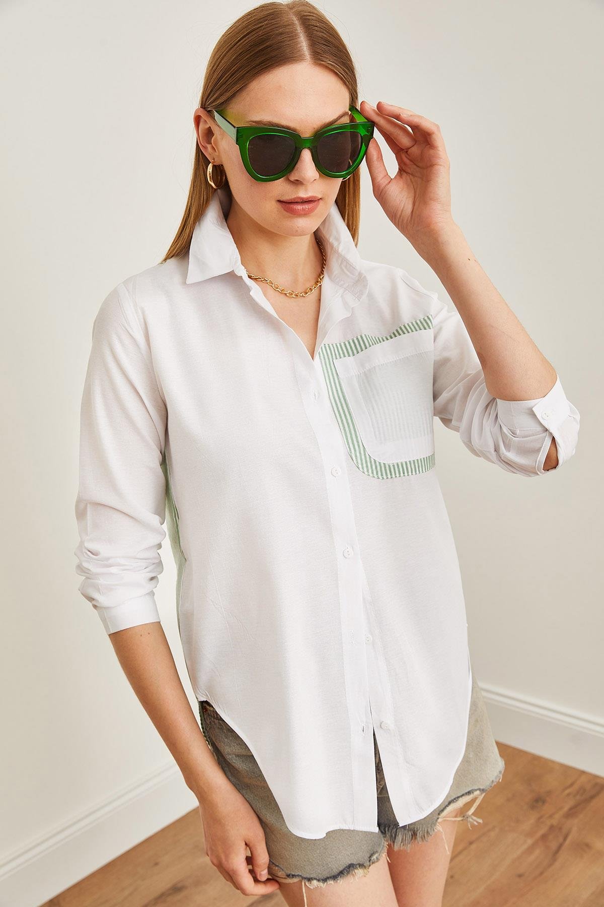 Sırtı Cut Out Detaylı Sambre Oversize Gömlek Yeşil Beyaz