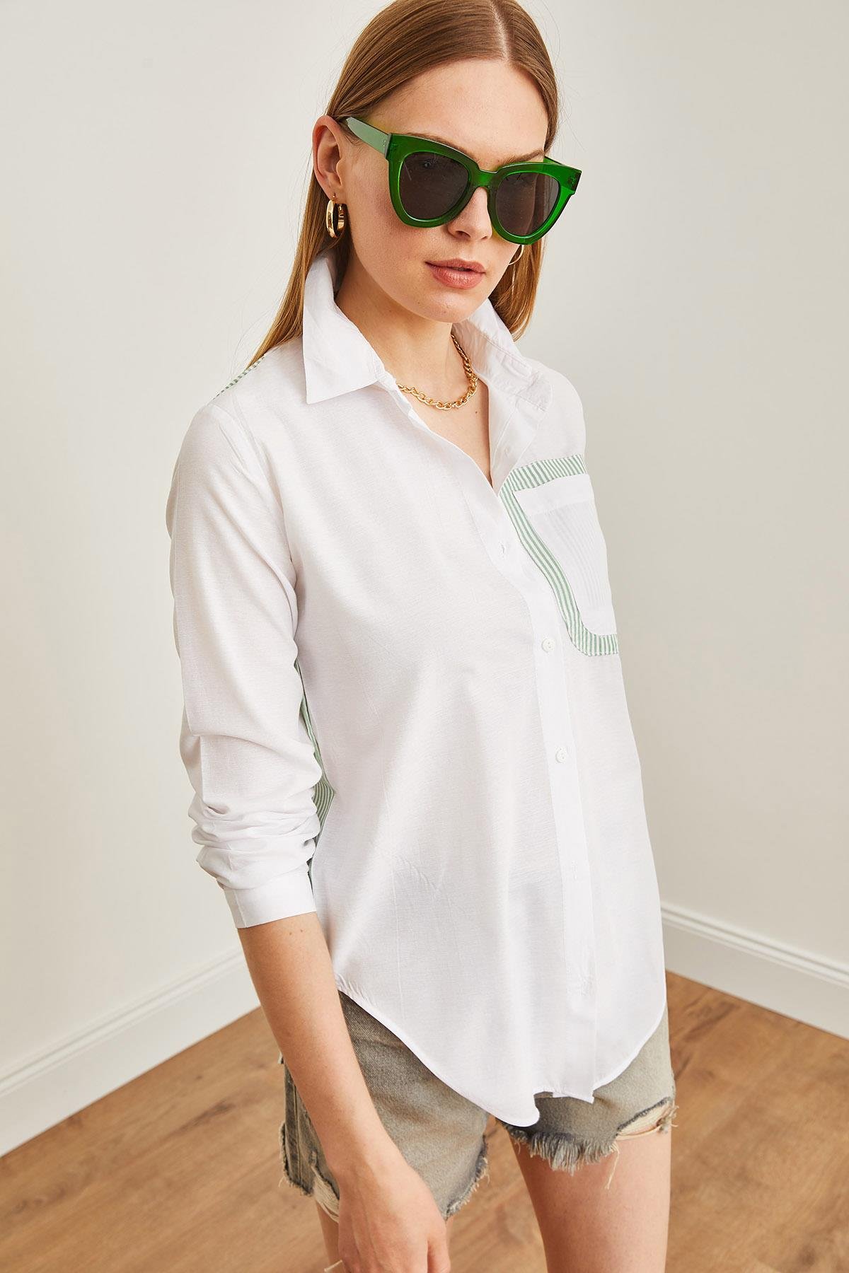 Sırtı Cut Out Detaylı Sambre Oversize Gömlek Yeşil Beyaz