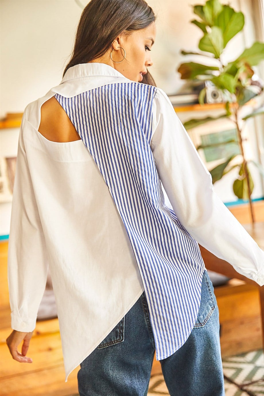 Sırtı Cut Out Detaylı Sambre Oversize Gömlek Mavi Beyaz
