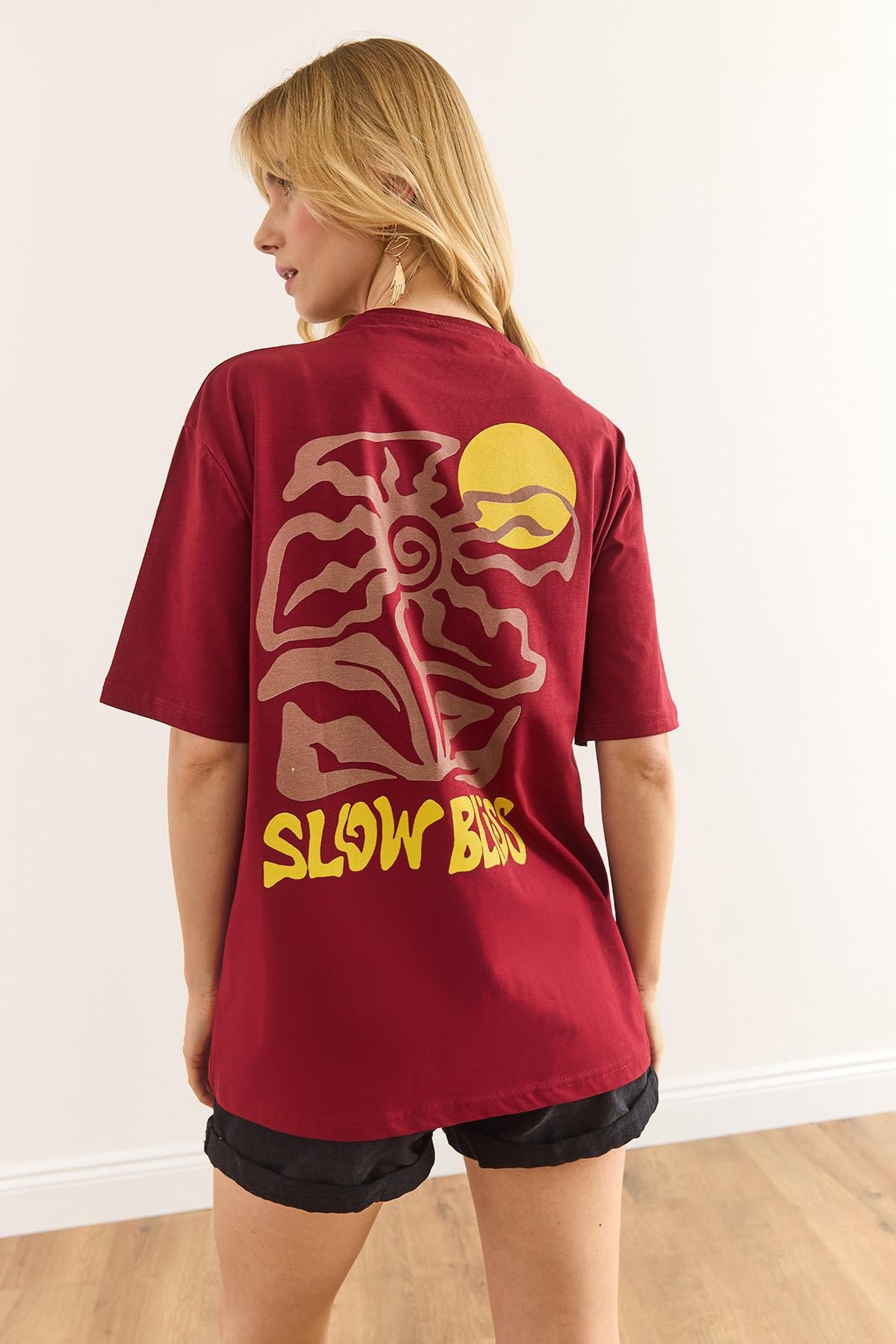 Slow Bliss Ön Arka Baskılı Pamuk Tişört Bordo