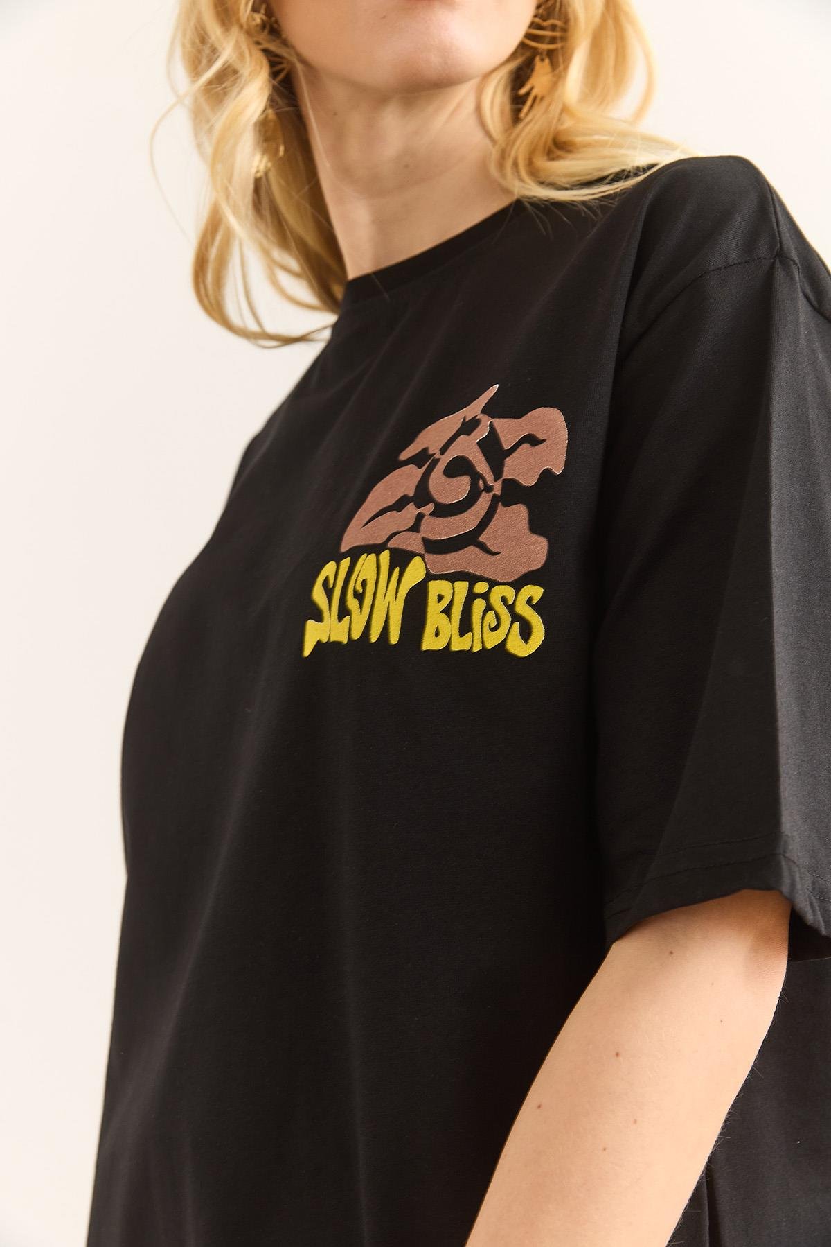 Slow Bliss Ön Arka Baskılı Pamuk Tişört Siyah