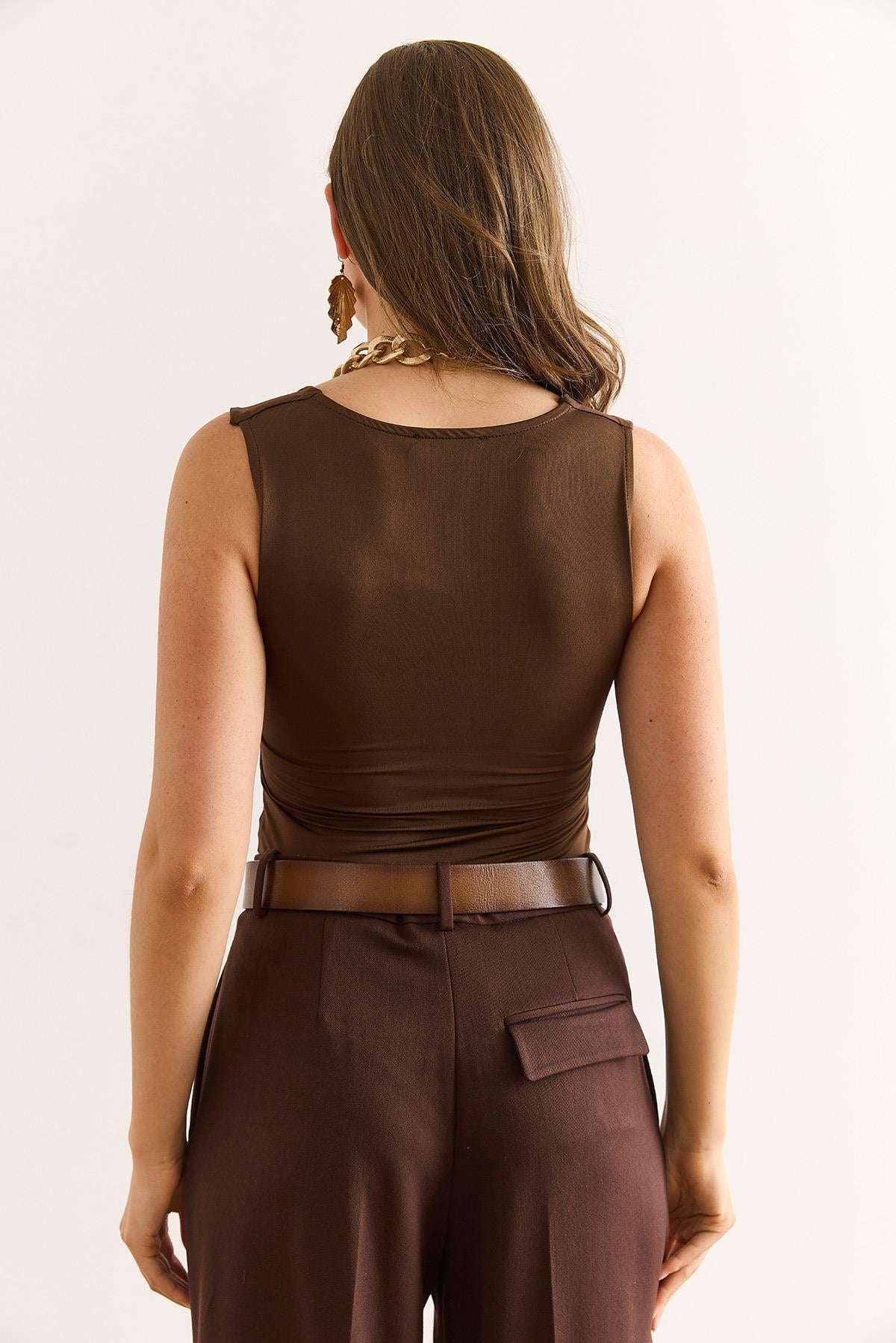 U Yaka Yarıya Kadar Çift Kat Altı Çıtçıtlı Bodysuit Kahverengi
