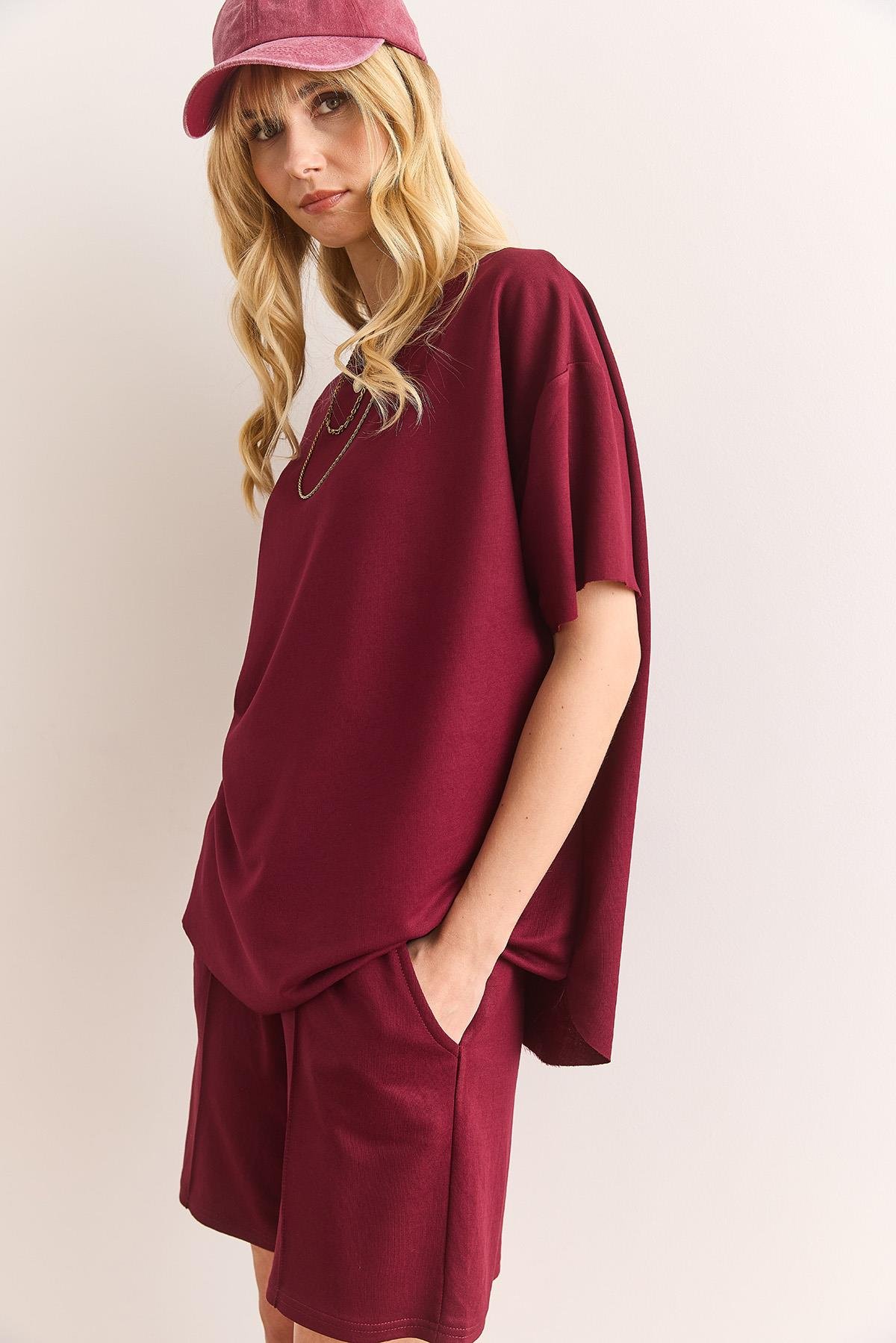 Üst Oval Tişört Alt Cepli Şort Takım Bordo