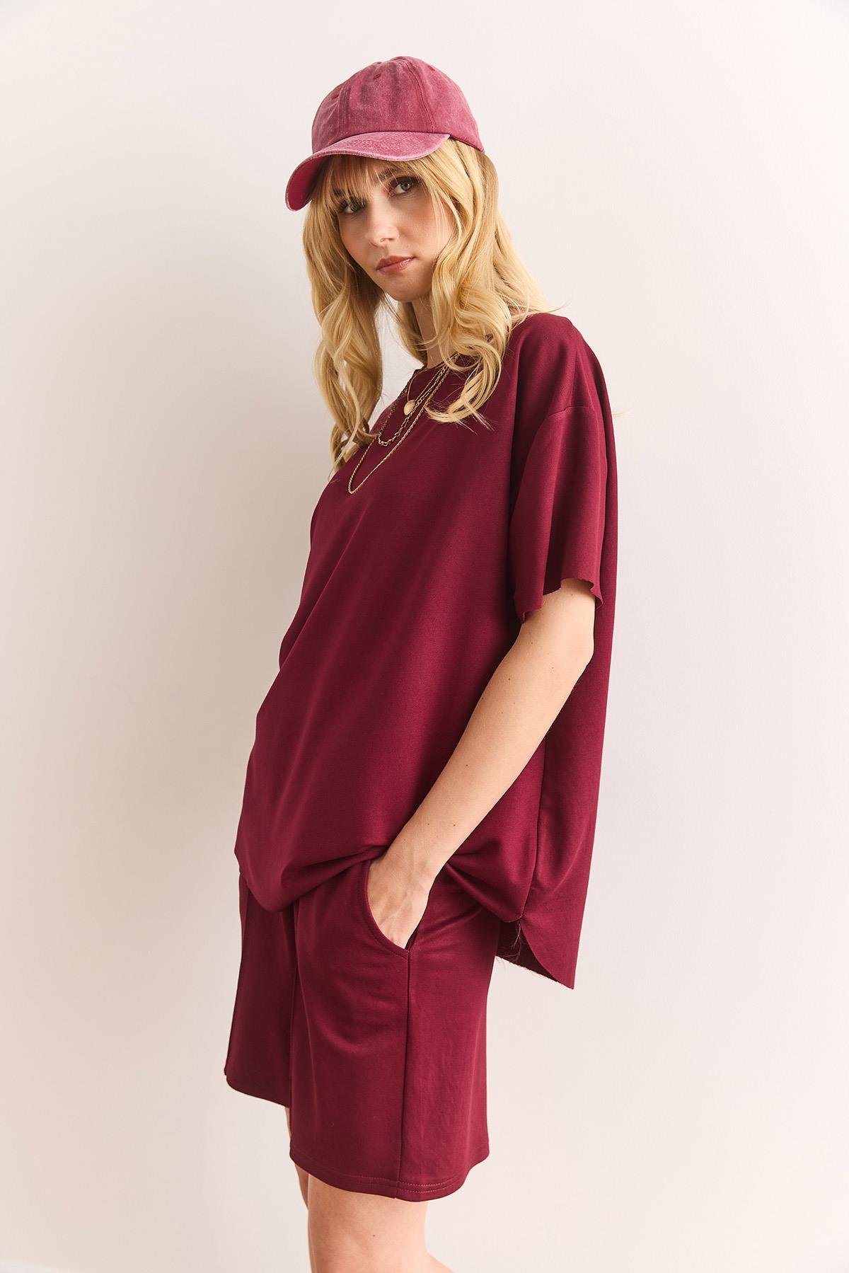 Üst Oval Tişört Alt Cepli Şort Takım Bordo