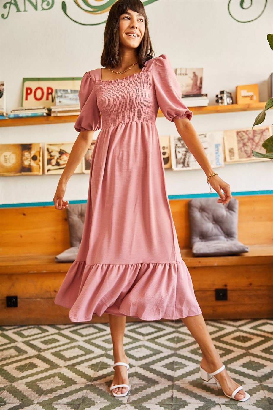 Üstü Gipeli Kare Yaka Bodrum Elbise Pudra