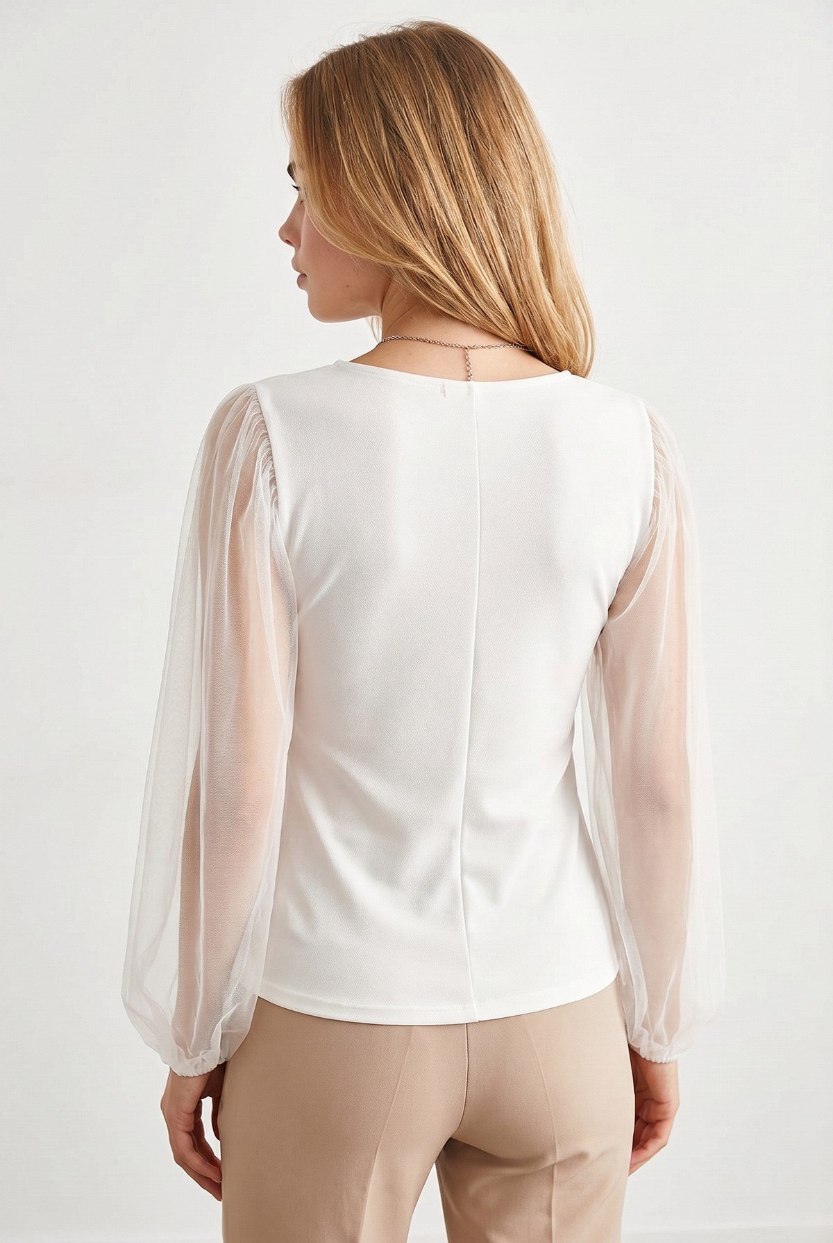 V Yaka Tül Detaylı Bluz Ekru
