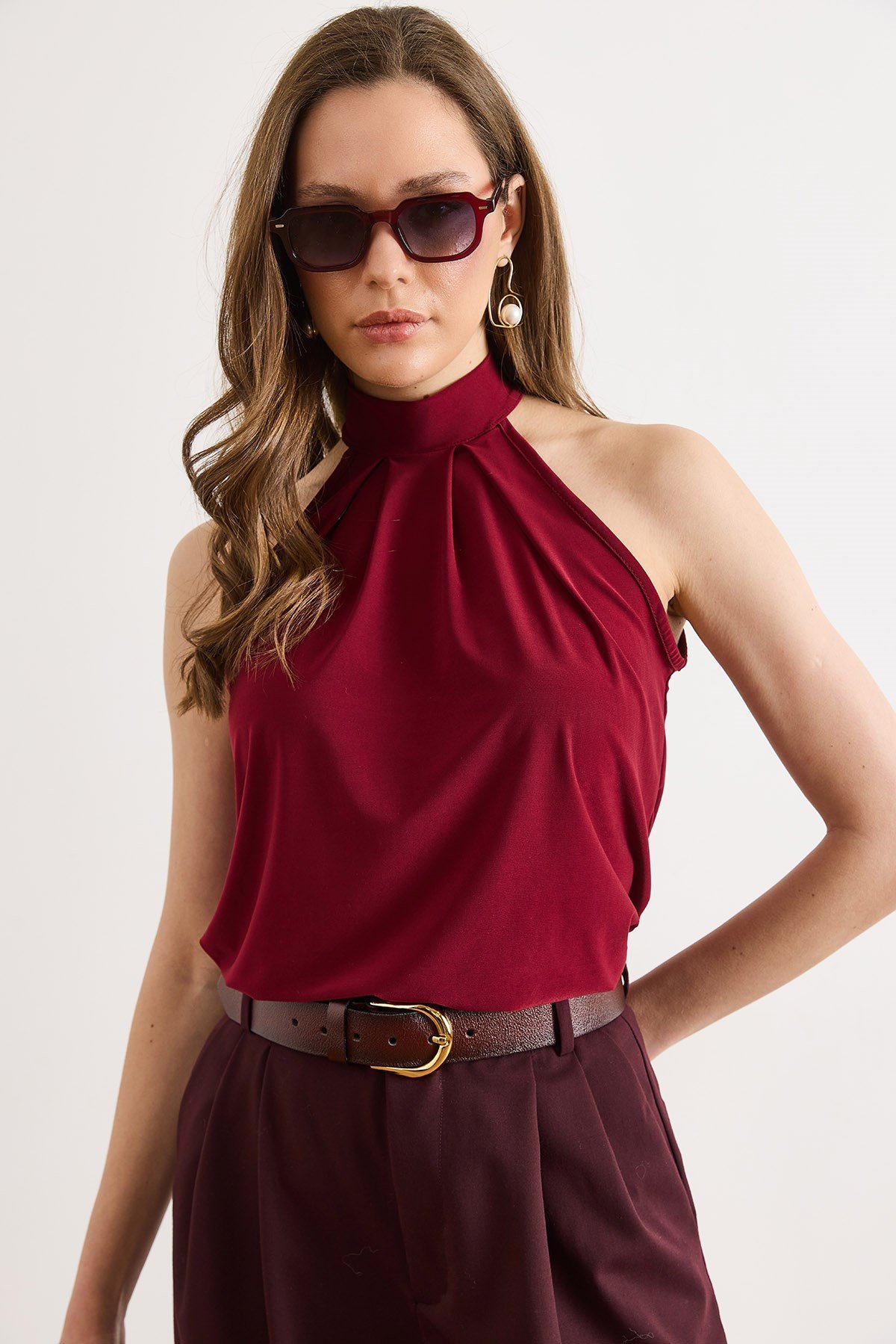 Yaka Düğmeli Halter Yaka Dökümlü Bluz Bordo