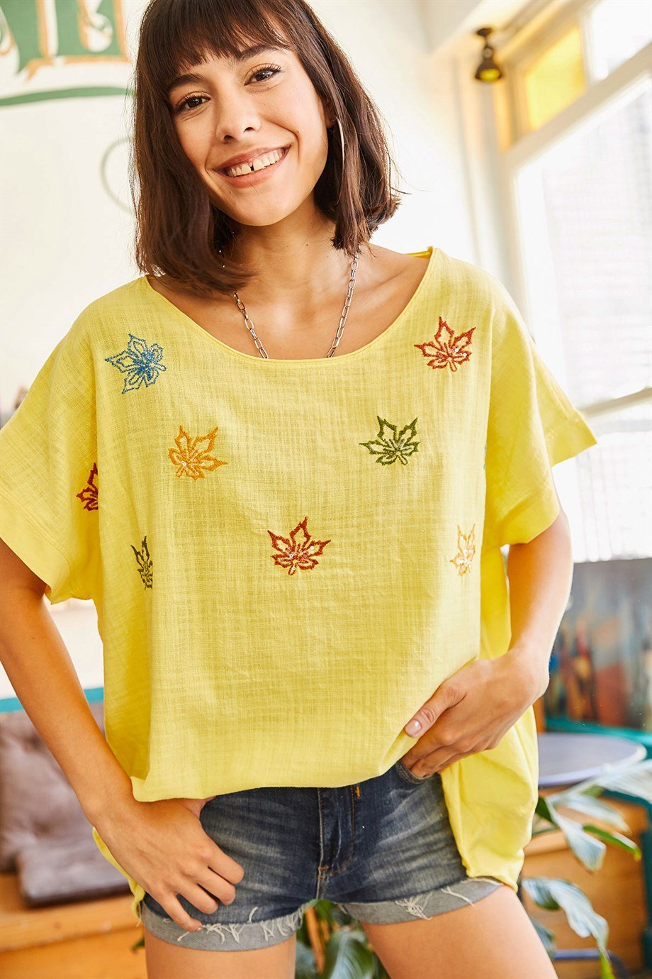 Yaprak Nakışlı Yıkamalı Bluz Sarı