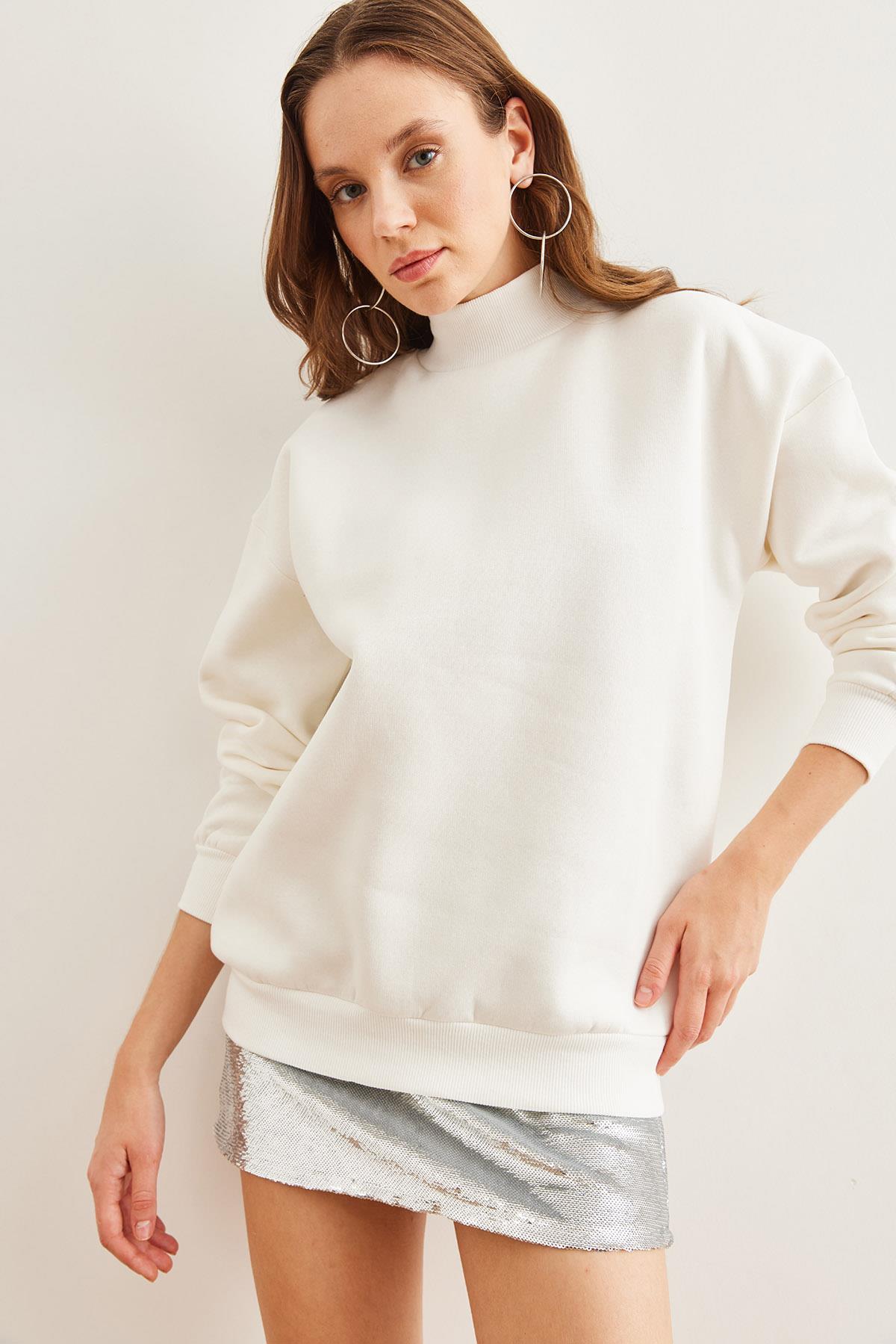 Yarım Balıkçı Şardonlu Basic Sweatshirt Beyaz