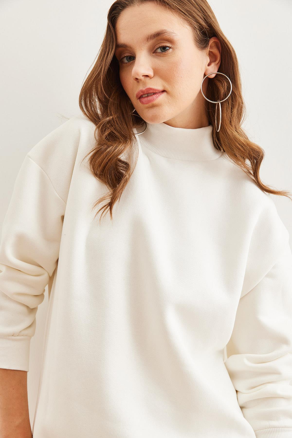 Yarım Balıkçı Şardonlu Basic Sweatshirt Beyaz