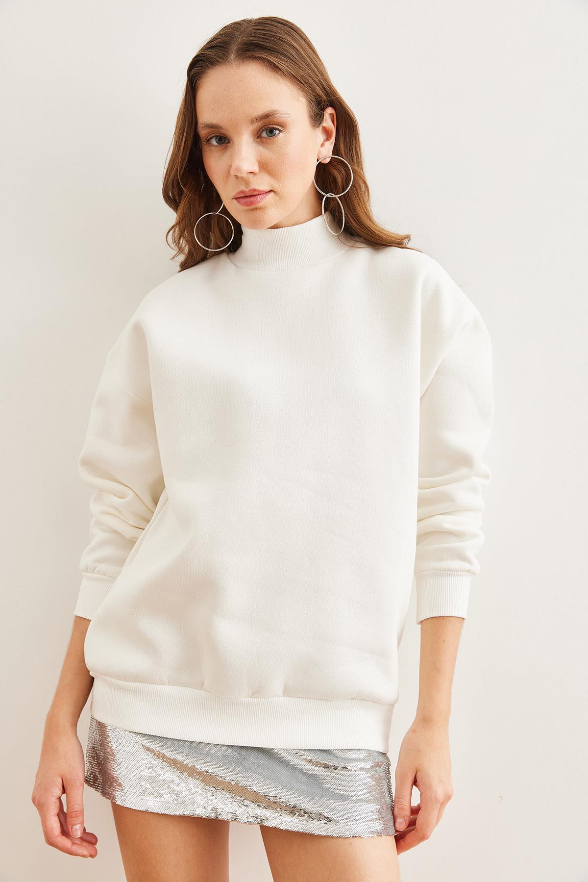 Yarım Balıkçı Şardonlu Basic Sweatshirt Beyaz
