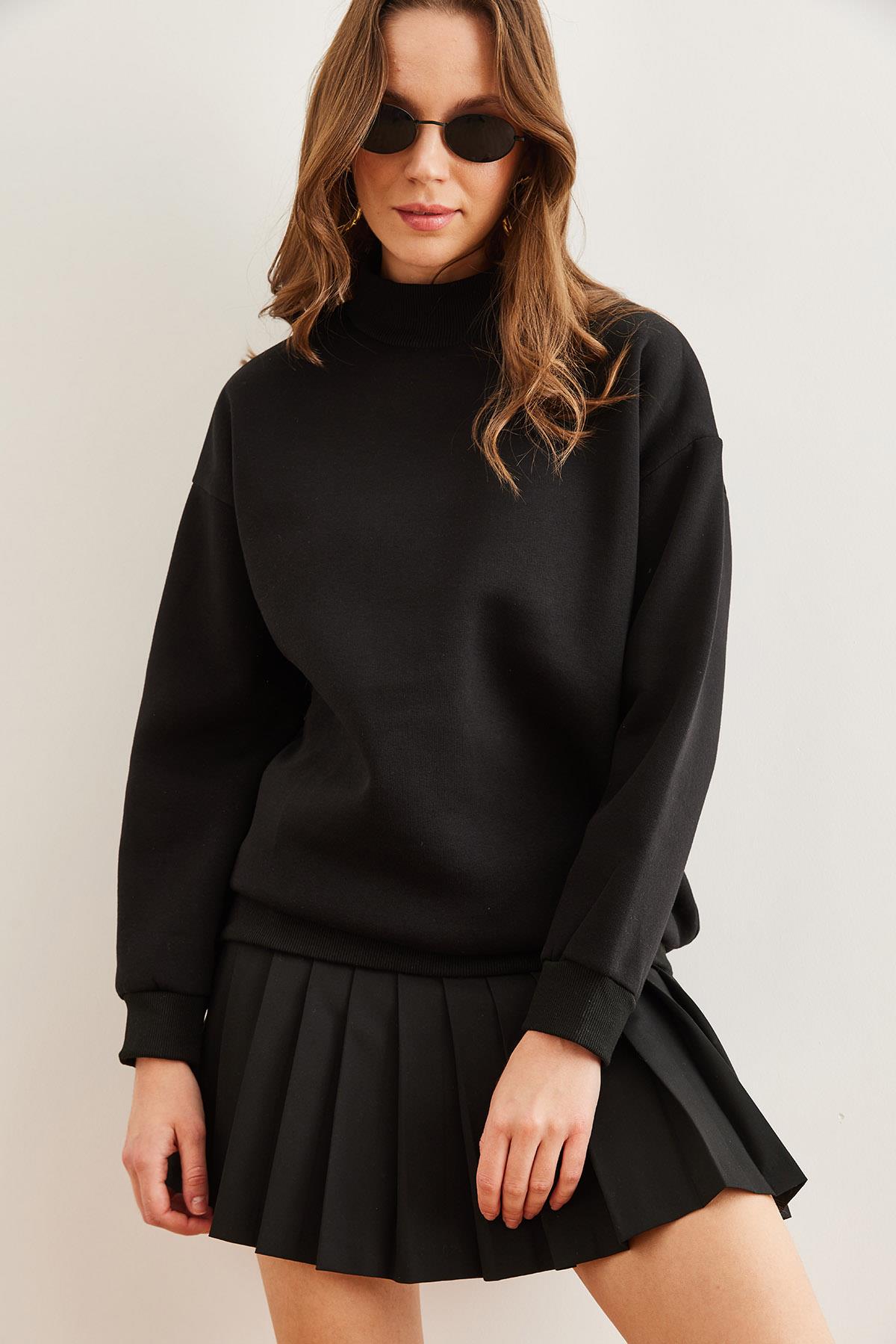 Yarım Balıkçı Şardonlu Basic Sweatshirt Siyah