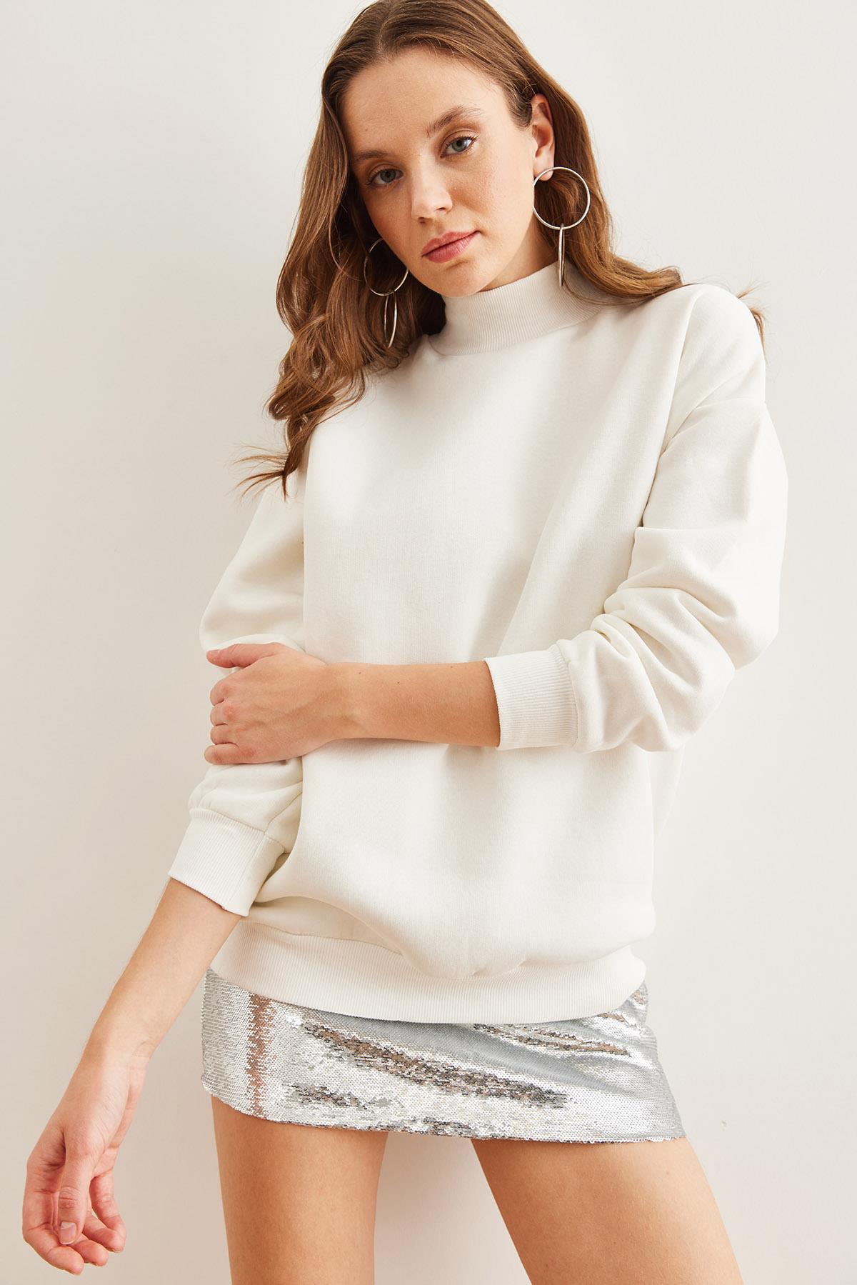 Yarım Balıkçı Şardonlu Basic Sweatshirt Beyaz