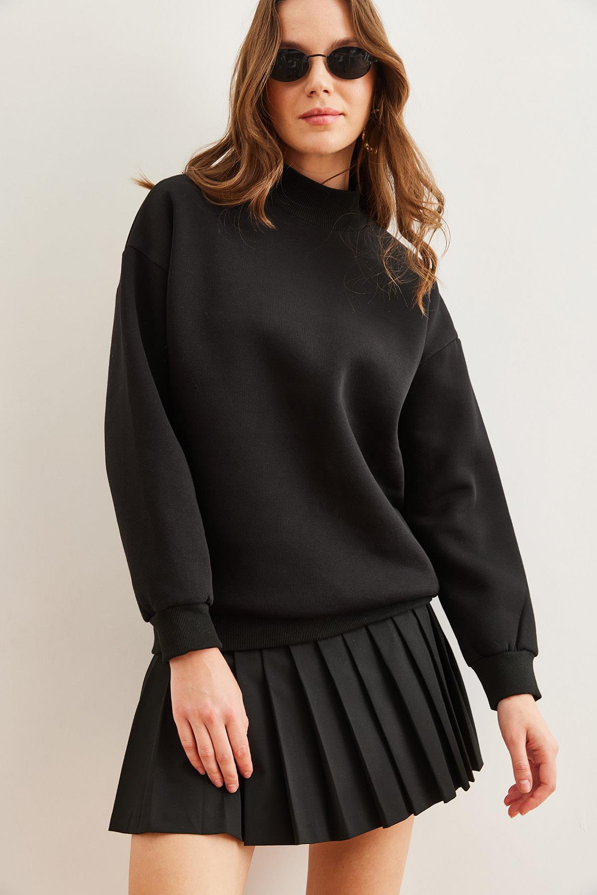 Yarım Balıkçı Şardonlu Basic Sweatshirt Siyah