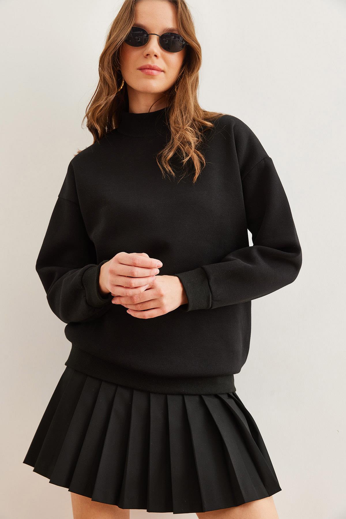 Yarım Balıkçı Şardonlu Basic Sweatshirt Siyah