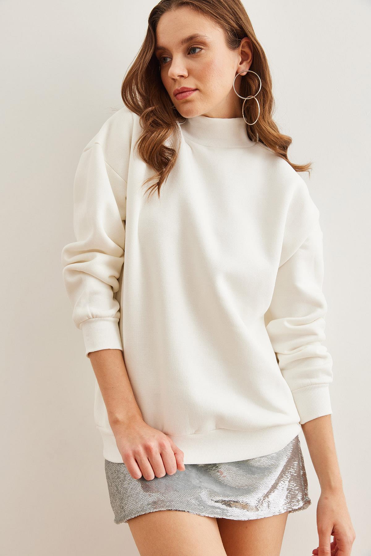 Yarım Balıkçı Şardonlu Basic Sweatshirt Beyaz