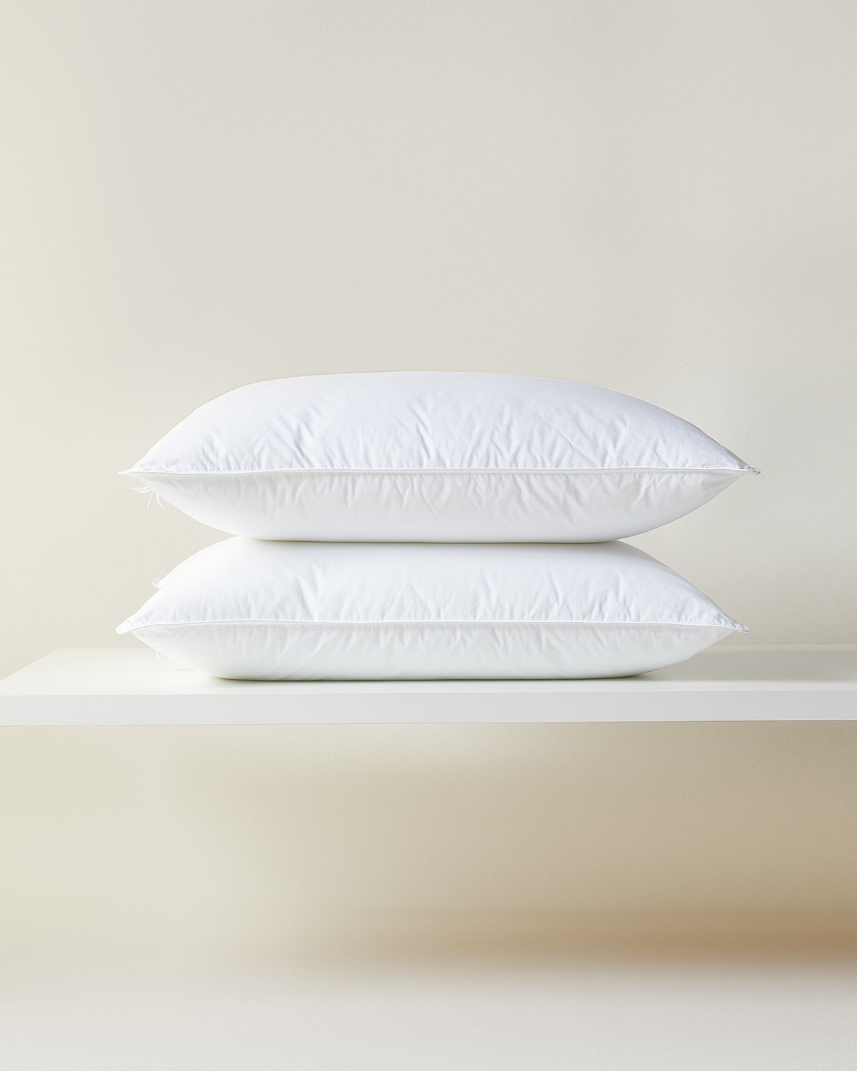 2'li %100 Pamuk Kumaş Kaz Tüyü Konforunda Saten Biyeli 900 gr Mikrojel Yastık Seti 50 x 70 cm