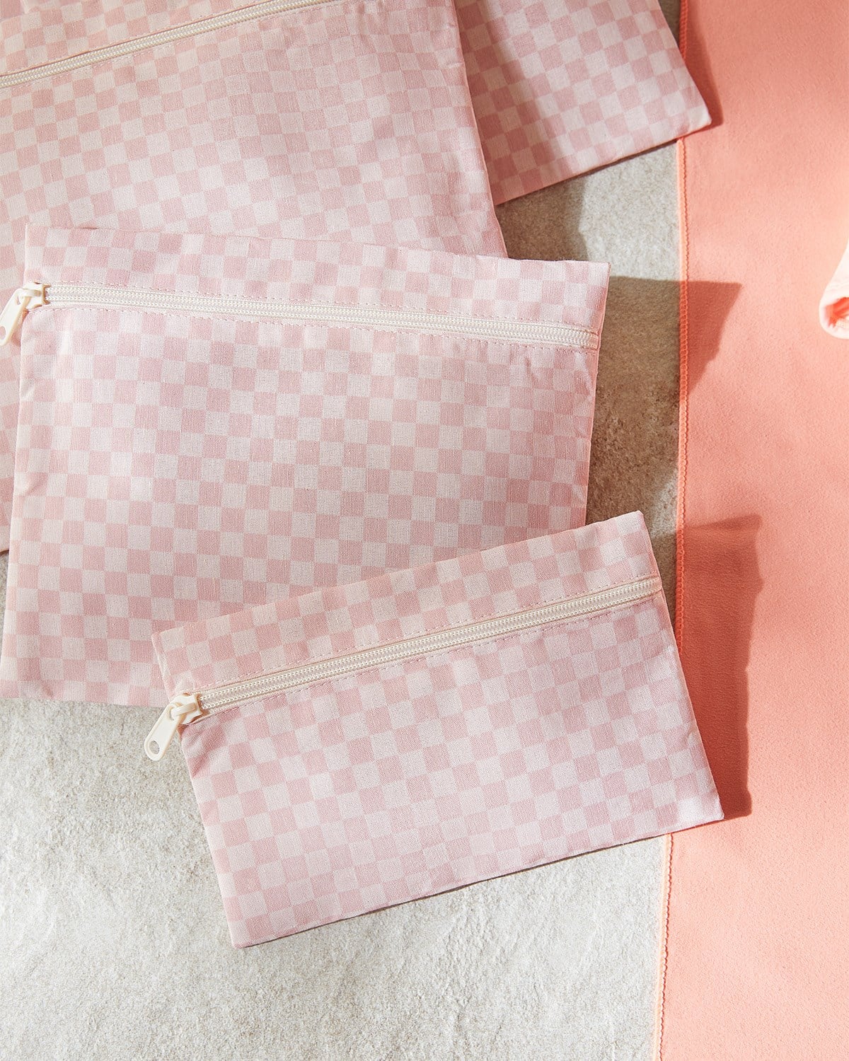 5'li Su Geçirmez Pvc Astarlı Pembe Dama Desen Islak Kuru Çanta Seti 20 x 13 / 24 x 20 / 30 x 24 / 28 x 30 / 30 x 36 cm