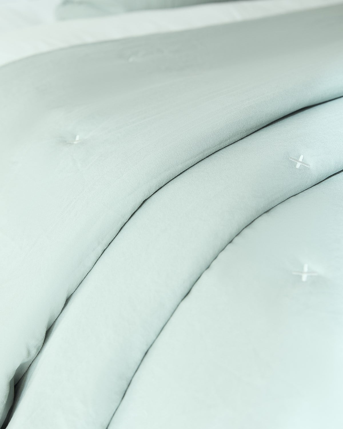 Nakışlı Mint Çift Kişilik Yatak Örtüsü Seti 1 Adet 250 x 230 / 2 Adet 50 x 70 cm