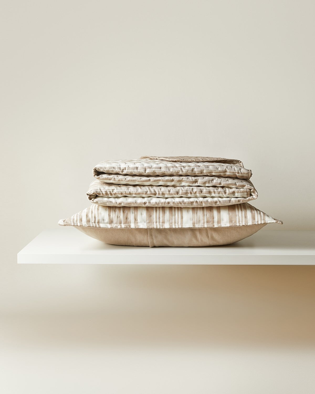 Pamuklu Kaapitoneli Bej Renk Çizgi Desen Tek Kişilik Yatak Örtüsü Seti 1 Adet 160 x 230 / 1 Adet 50 x 70 cm