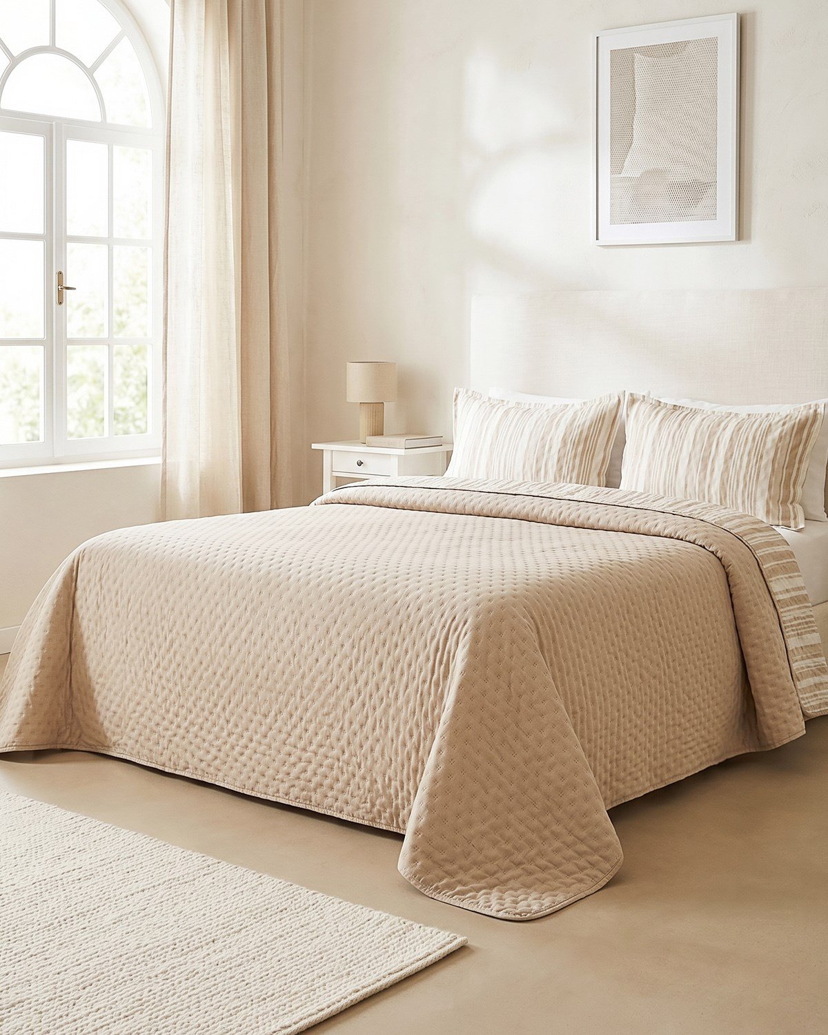 Pamuklu Kapitoneli Bej Renk Çizgi Desen Çift Kişilik Yatak Örtüsü Seti 1 Adet 250 x 230 / 2 Adet 50 x 70 cm