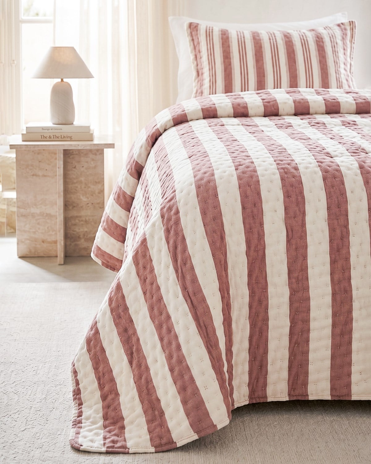 Pamuklu Kapitoneli Bordo Renk Çizgi Desen Tek Kişilik Yatak Örtüsü Seti 1 Adet 180 x 230 / 1 Adet 50 x 70 cm