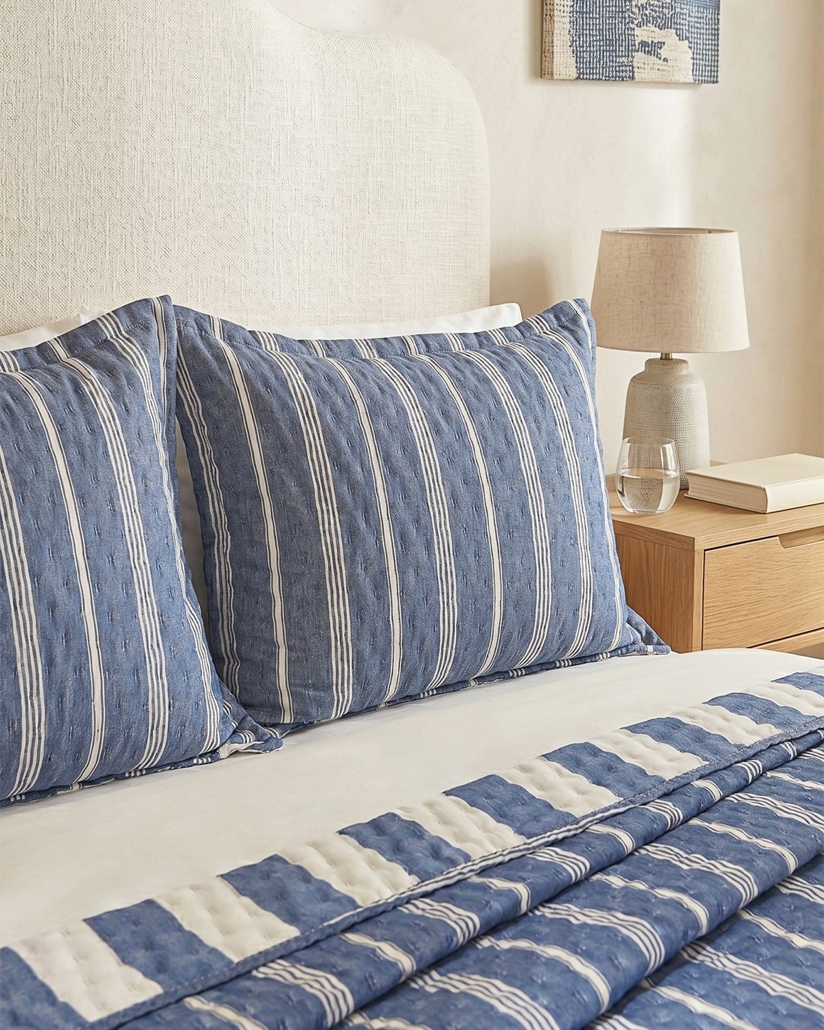 Pamuklu Kapitoneli Lacivert Renk Çizgi Desen Çift Kişilik Yatak Örtüsü Seti 1 Adet 250 x 230 / 2 Adet 50 x 70 cm