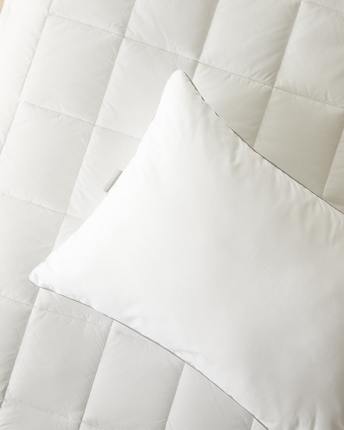 Pamuklu Saten Biyeli Mikrojel Yastık 50 x 70 cm