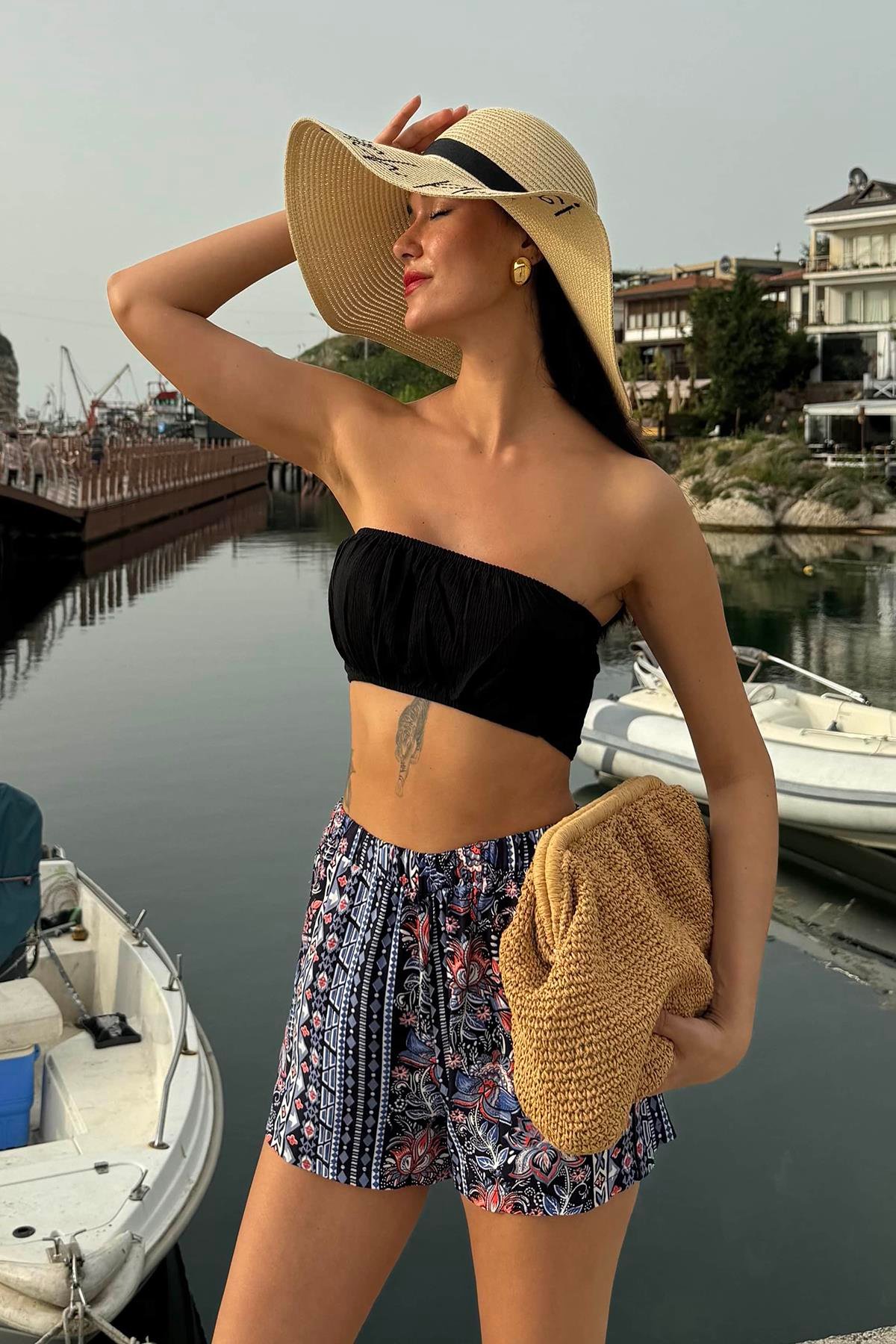 For You Beachwear Desenli Bustiyer Kırmızı-Mavi Şort Takım For You Beachwear Desenli Bustiyer Şort Kırmızı-Mavi Takım