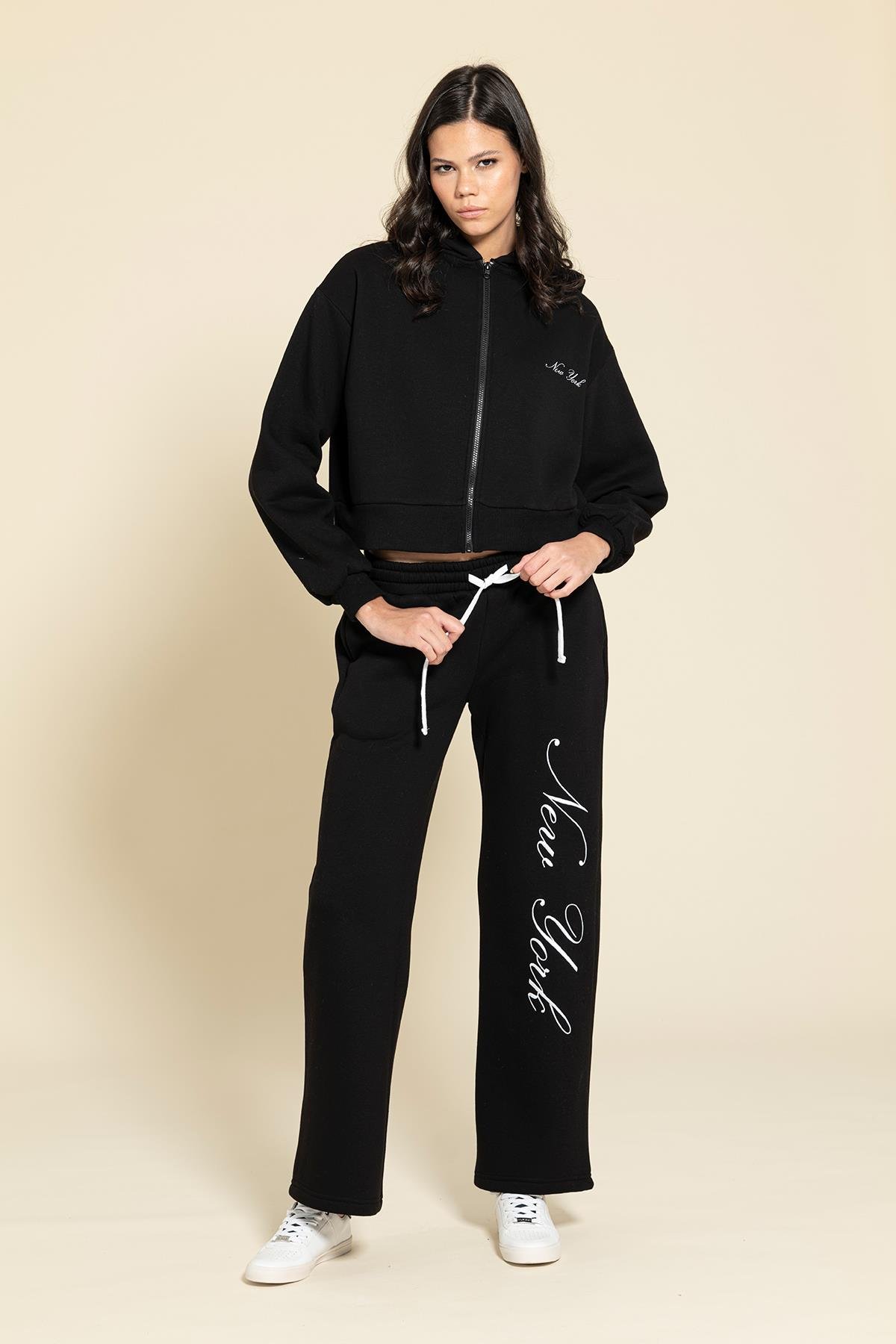 2'li Fermuarlı Newyork Nakışlı Siyah Eşofman Takımı For You Moda 2'li Fermuarlı Newyork Nakışlı Siyah Eşofman Takımı