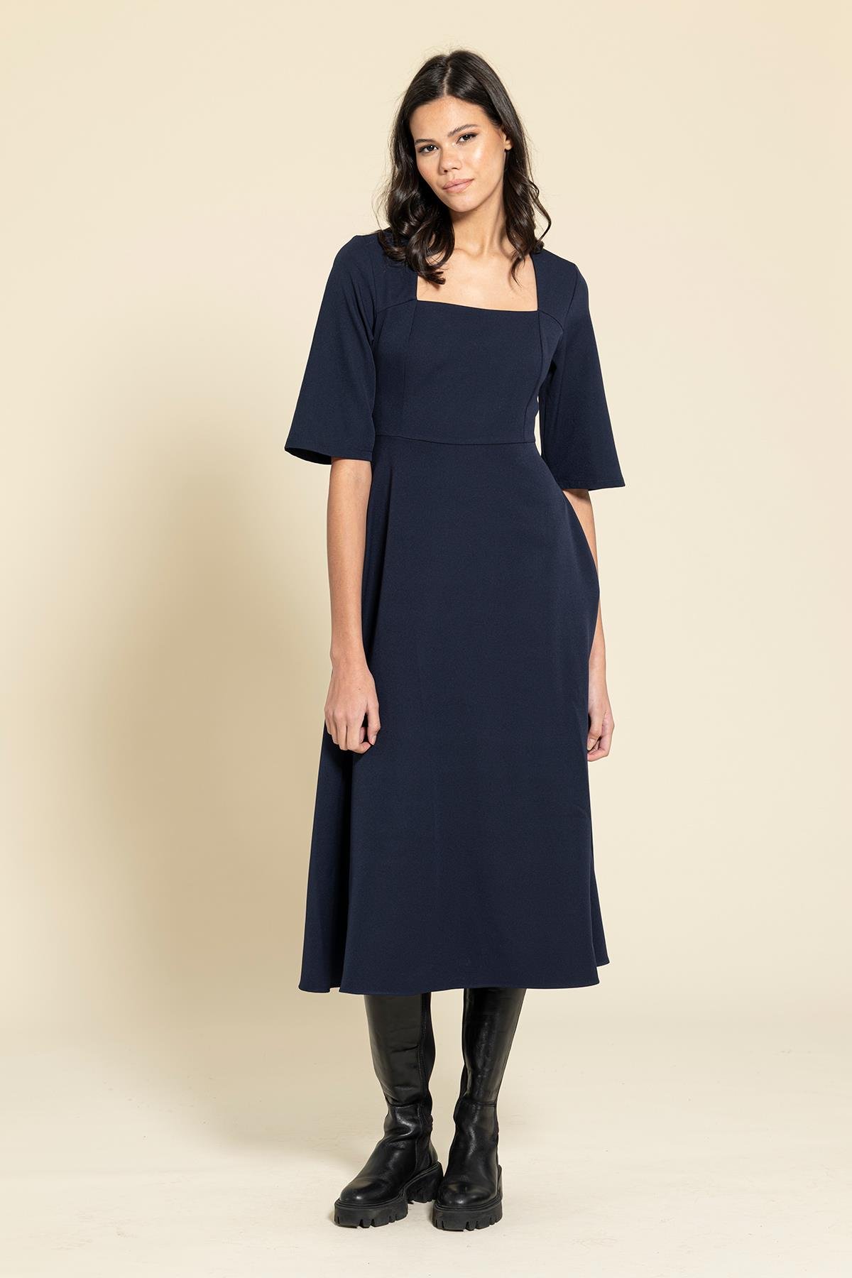 For You Moda Kare Yaka Kuşaklı Lacivert Elbise For You Moda Kare Yaka Kuşaklı Lacivert Elbise