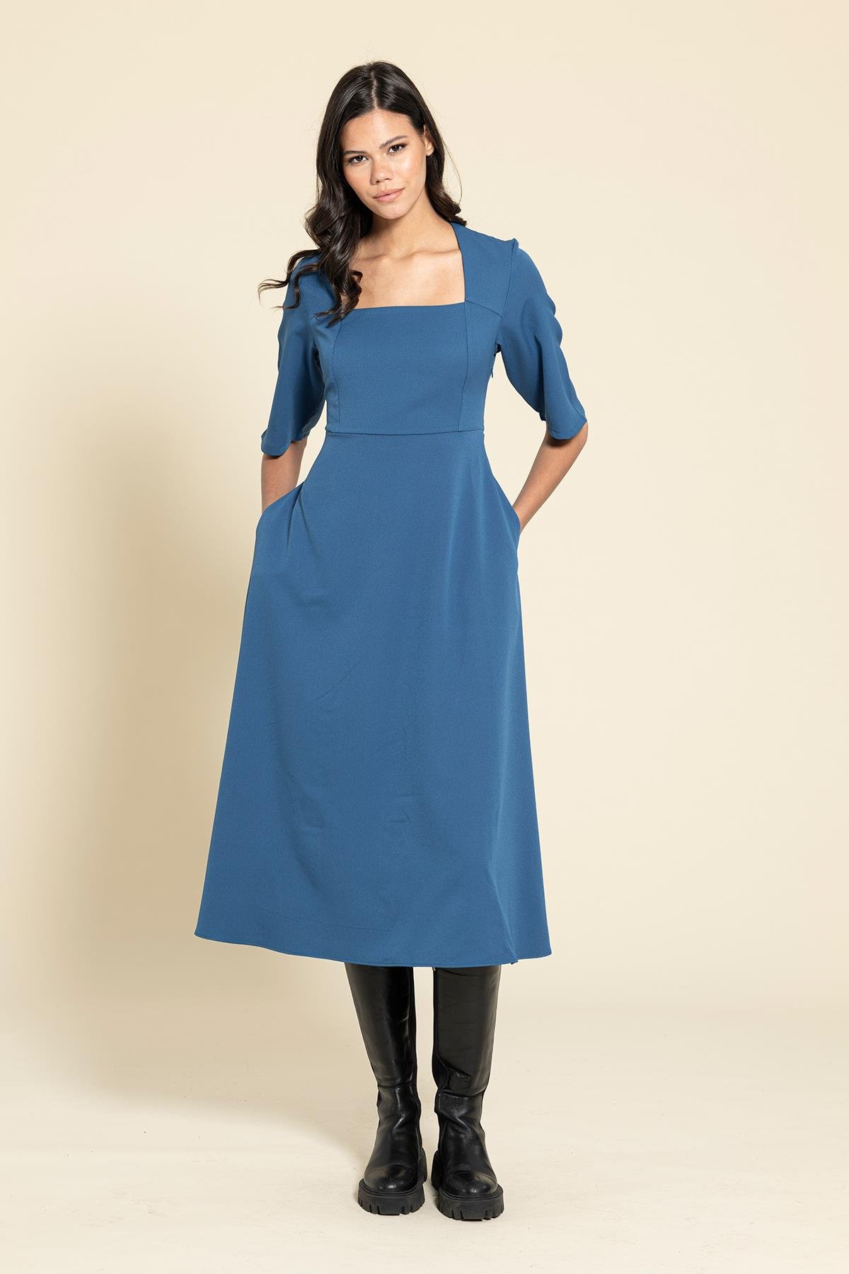 For You Moda Kare Yaka Kuşaklı Mavi Elbise For You Moda Kare Yaka Kuşaklı Mavi Elbise