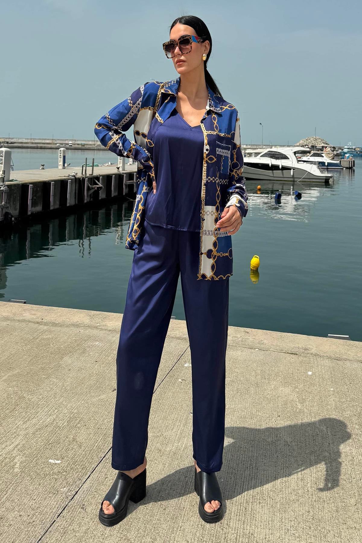 Now Moda 3'lü Saten Zincir Desenli Bustiyer Pantolon Lacivert Takım Now Moda 3'lü Saten Zincir Desenli Bustiyer Pantolon Lacivert Takım