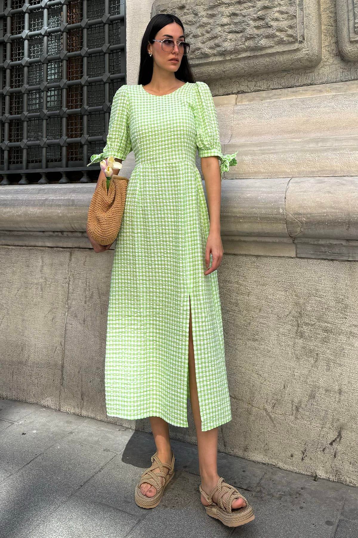 Now Moda Doğal Viskon Gofre Ekoseli Yırtmaçlı Uzun Yeşil Elbise Now Moda Doğal Viskon Gofre Ekoseli Yırtmaçlı Uzun Yeşil Elbise